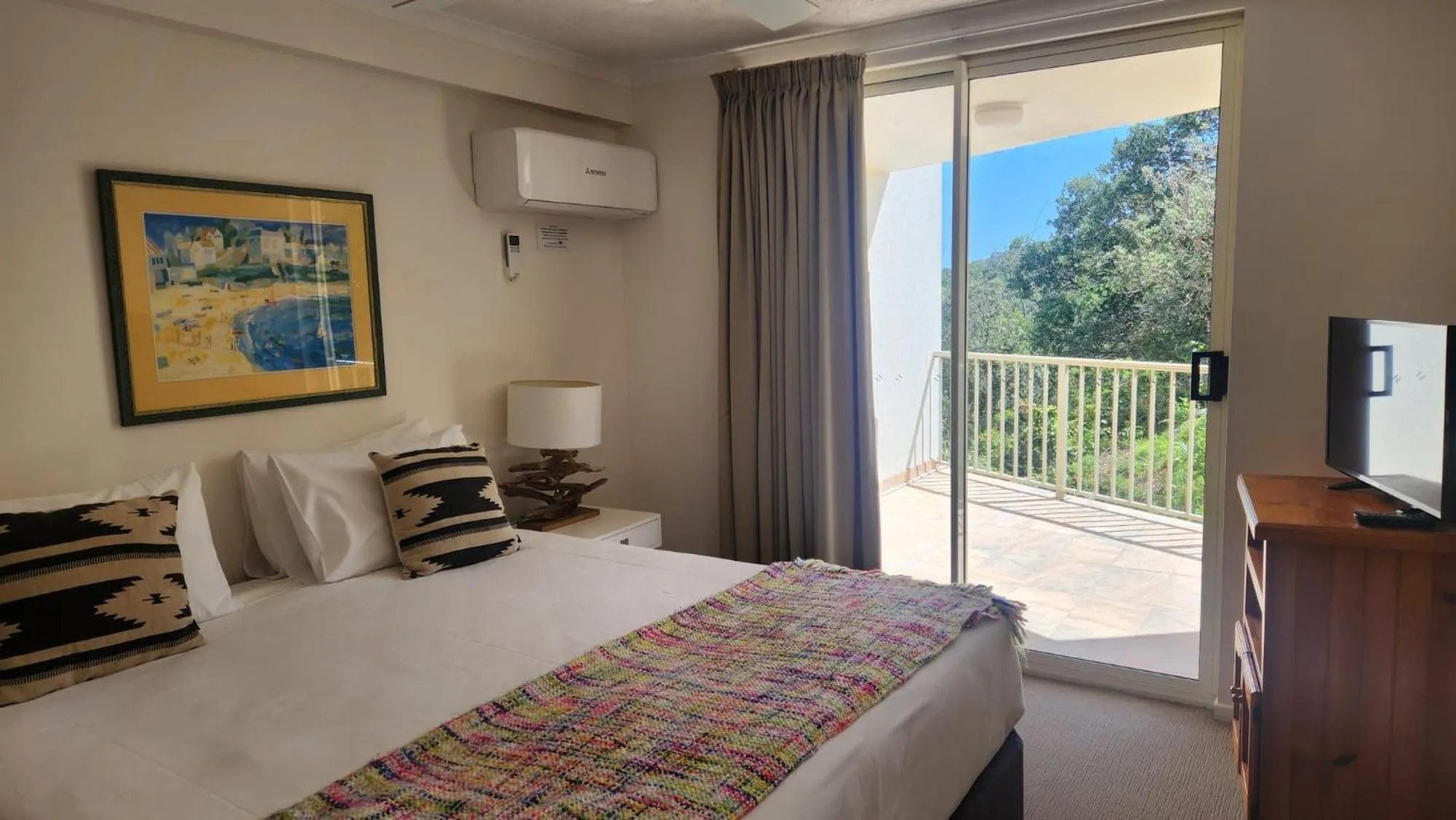 Bed in Whalewatch Ocean Beach Resort