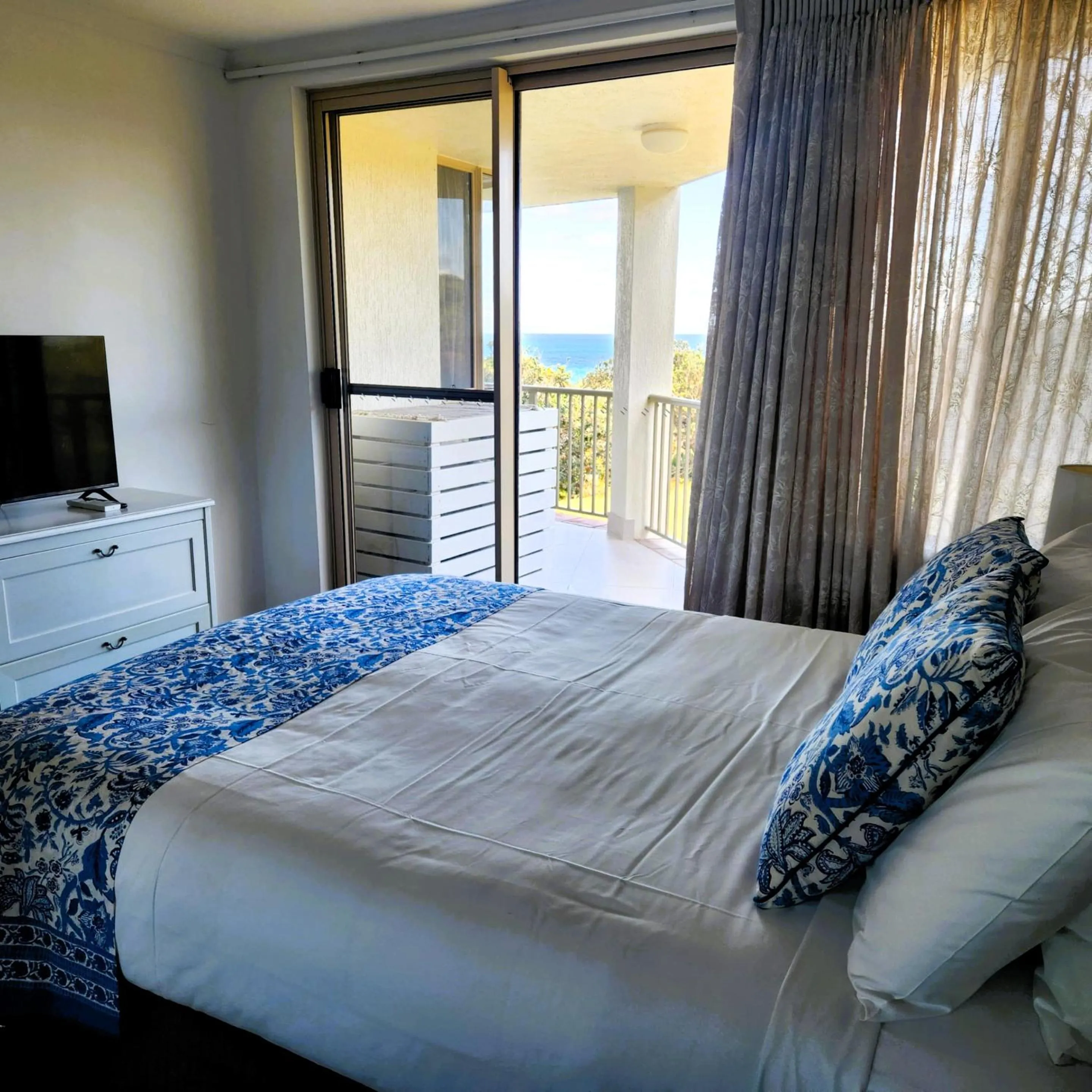 Photo of the whole room, Bed in Whalewatch Ocean Beach Resort