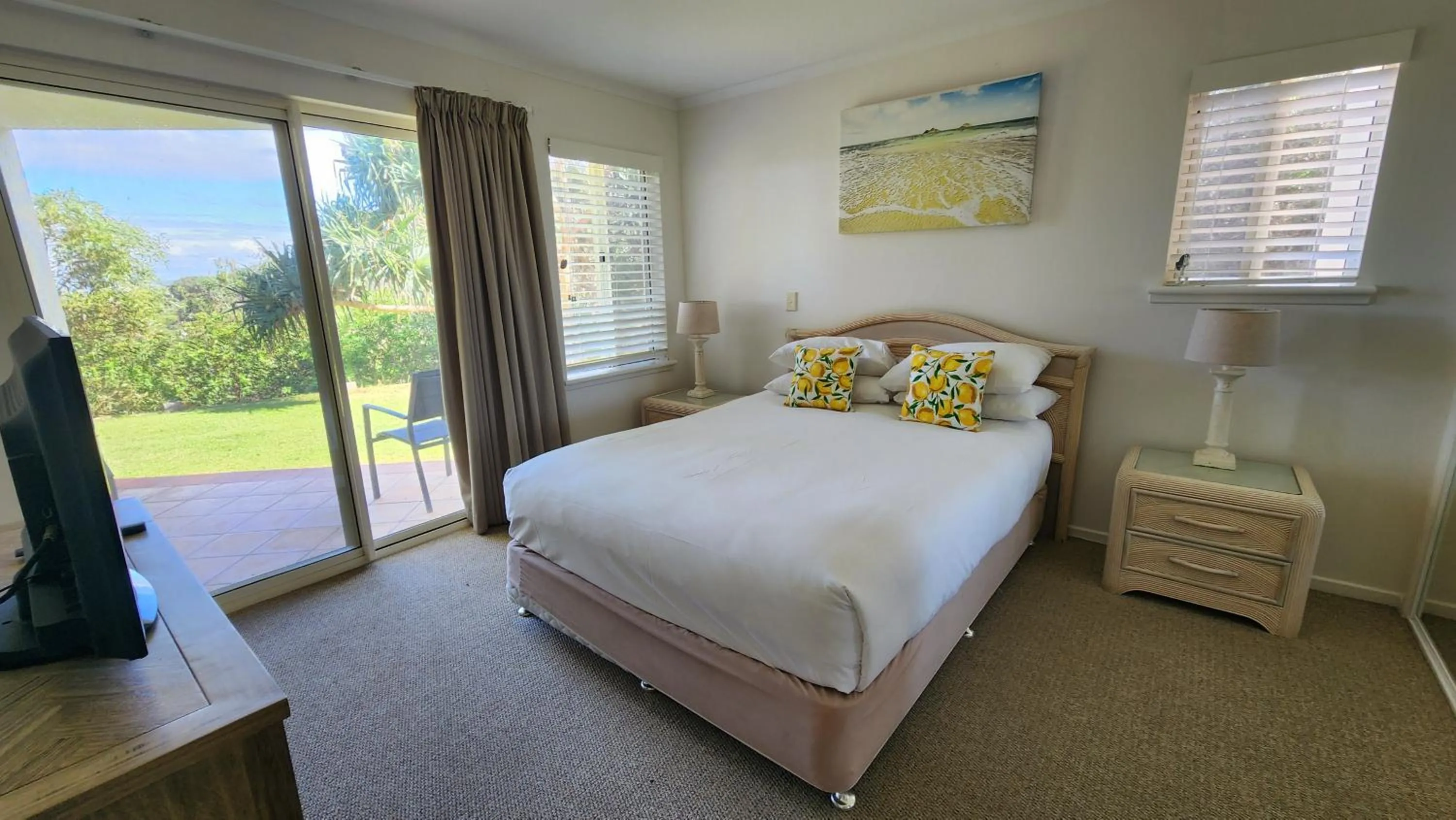 Natural landscape, Bed in Whalewatch Ocean Beach Resort