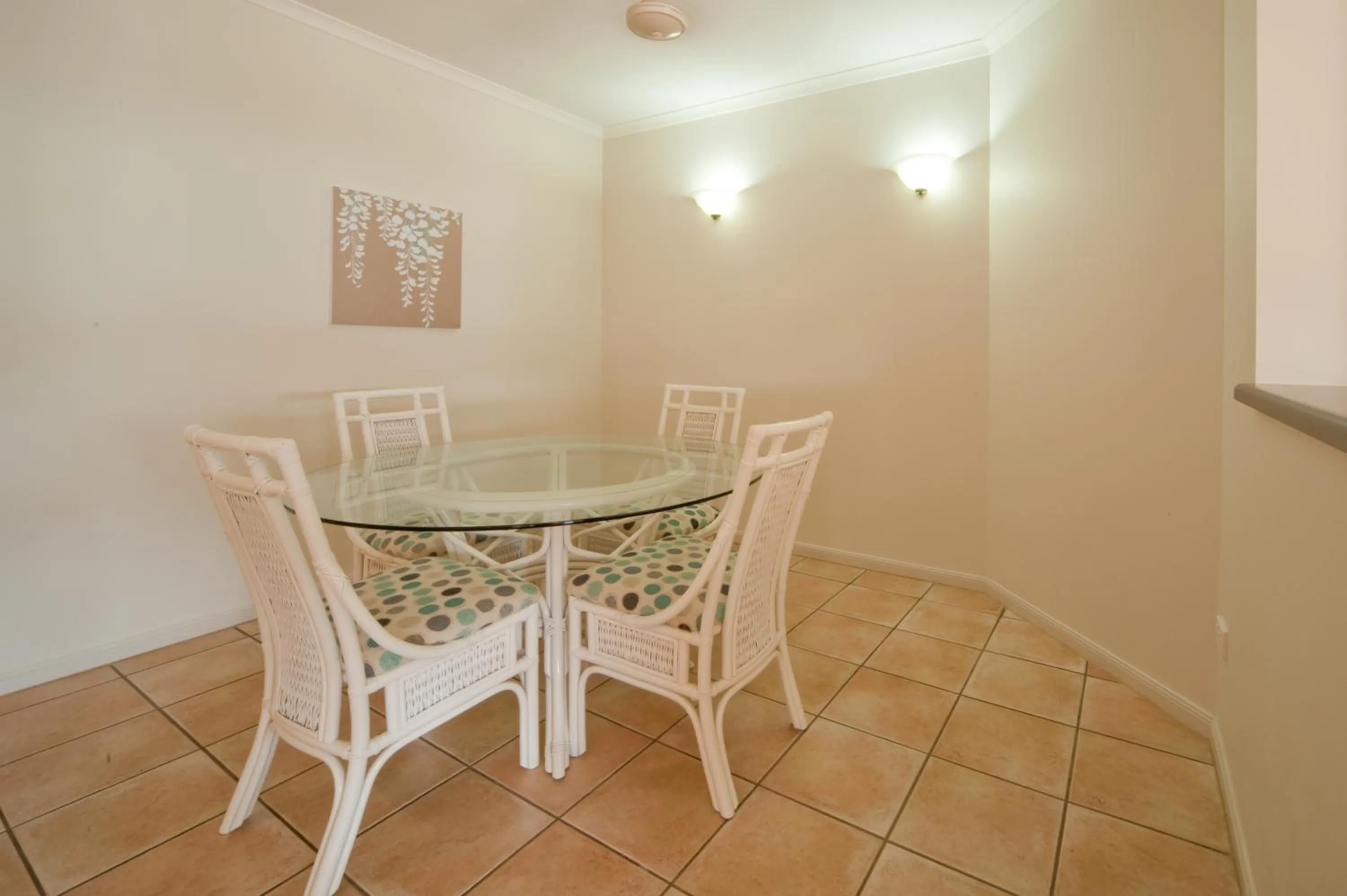 Dining area in Sea Star Apartments