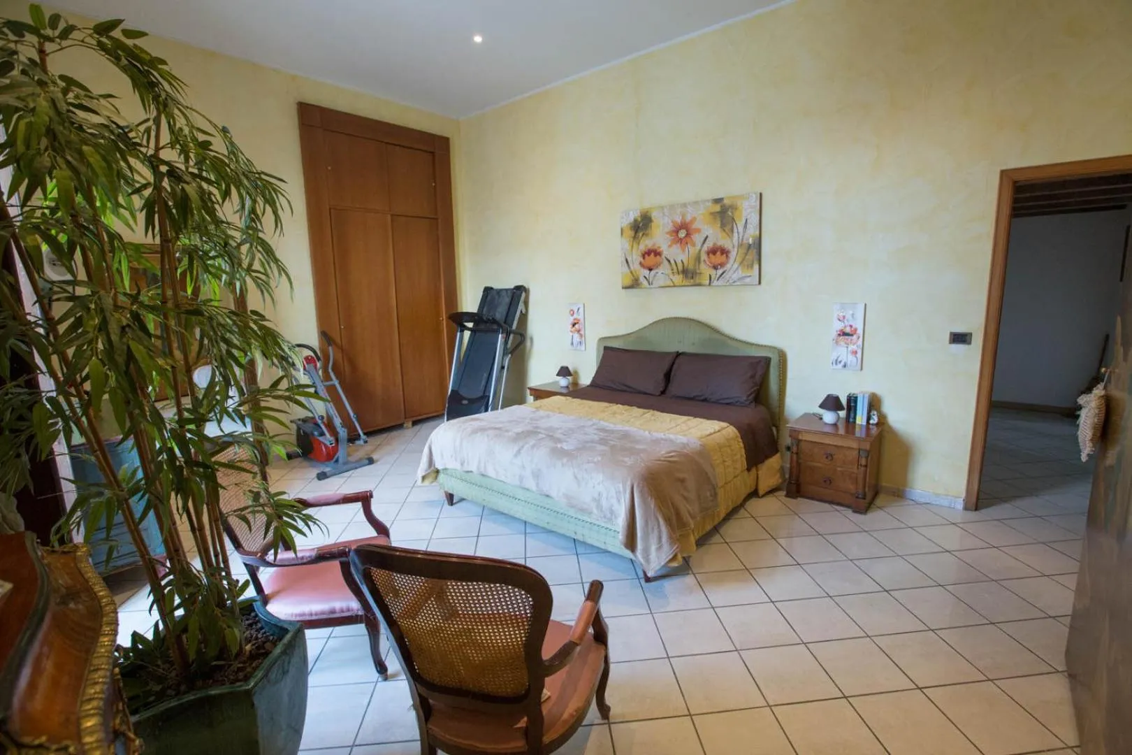Bed in Suite Orchidea by Dimorra