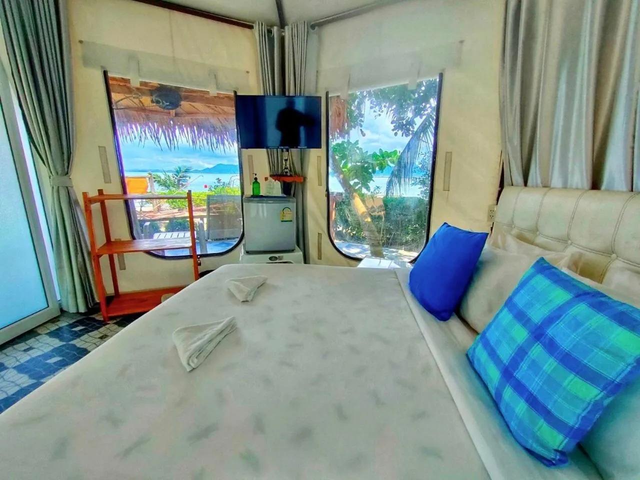 Bed in Mook Montra Resort Sea Front