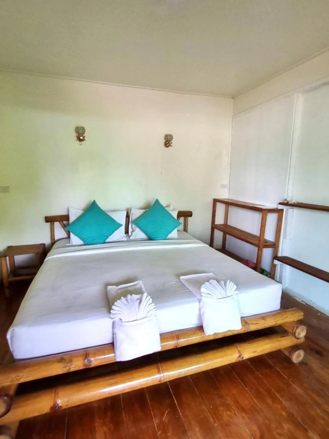 Bed in Mook Montra Resort Sea Front