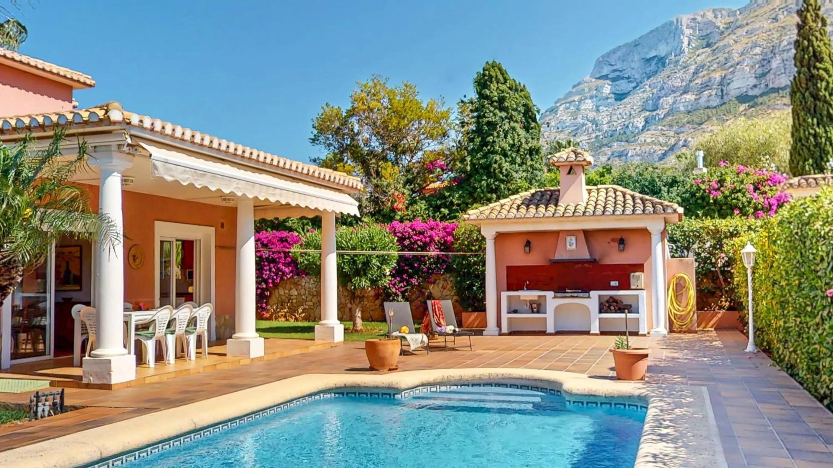 Villa Cuatro Soles by Family Homes