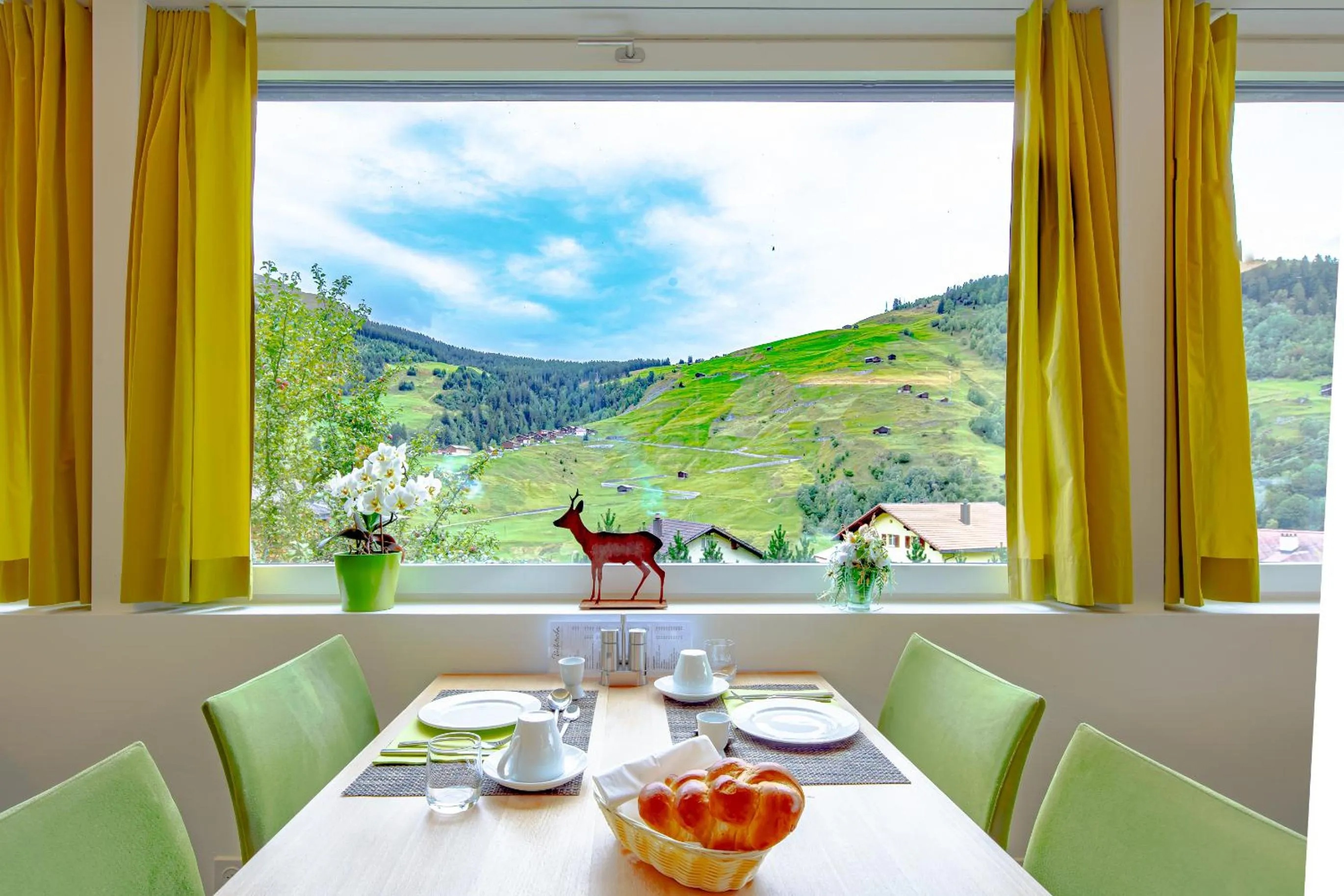 Restaurant/places to eat in Hotel Vallatscha