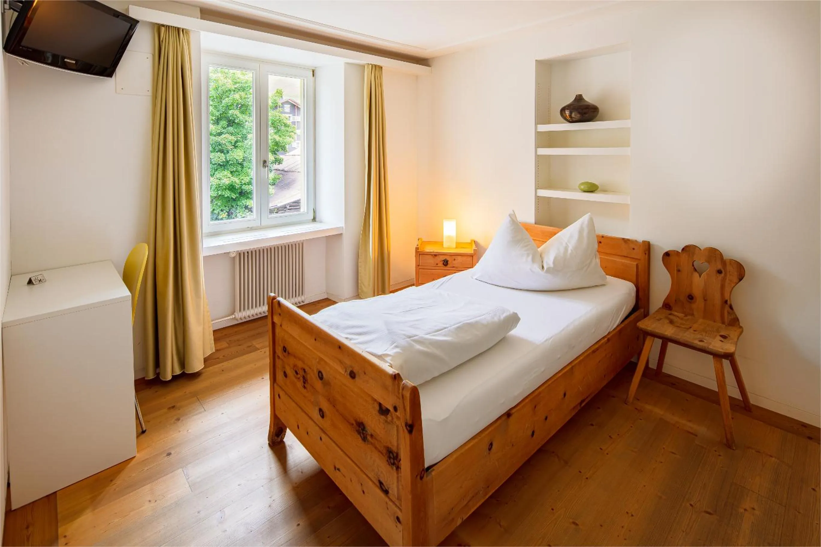 Photo of the whole room, Bed in Hotel Vallatscha