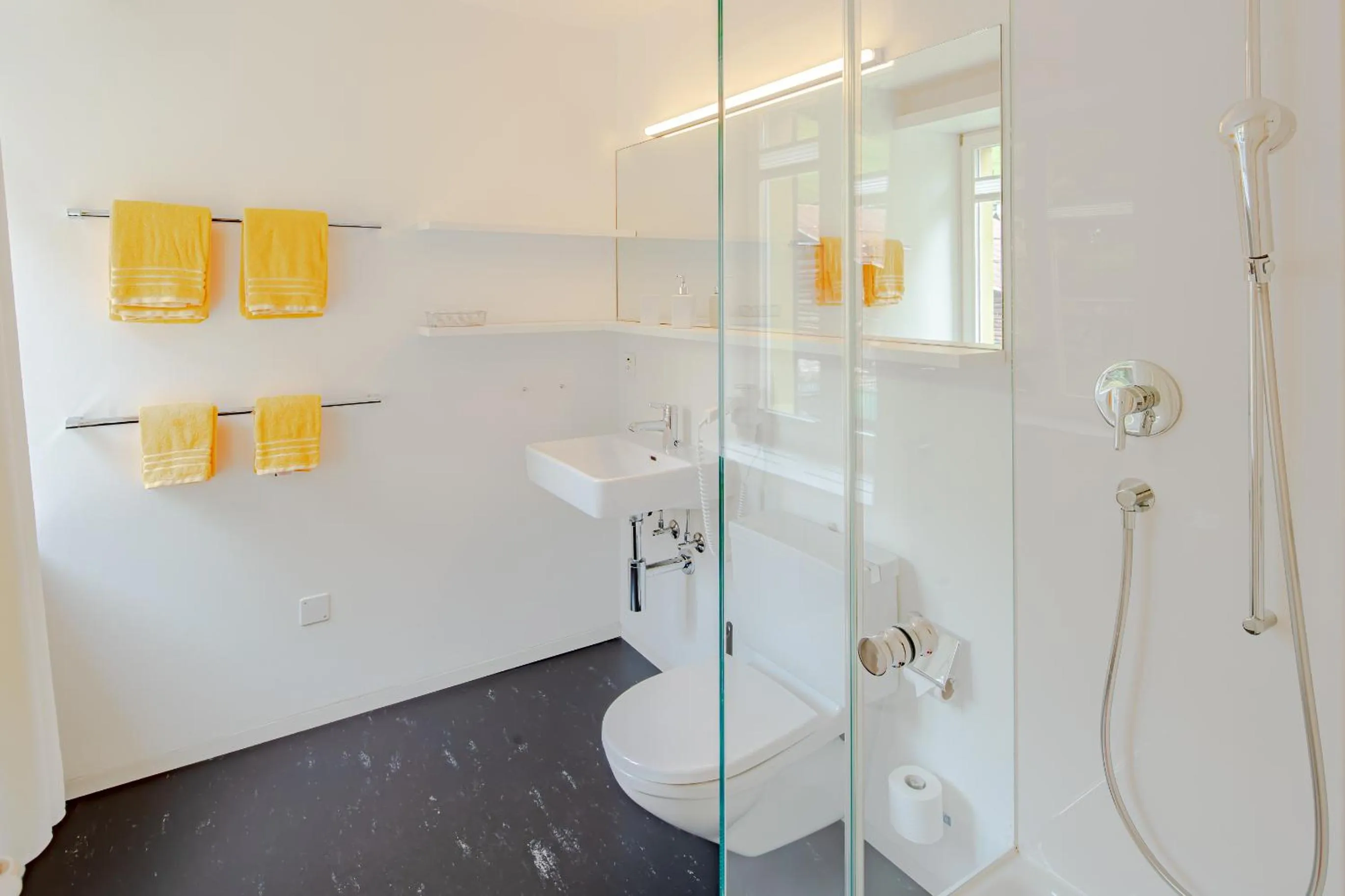 Bathroom in Hotel Vallatscha