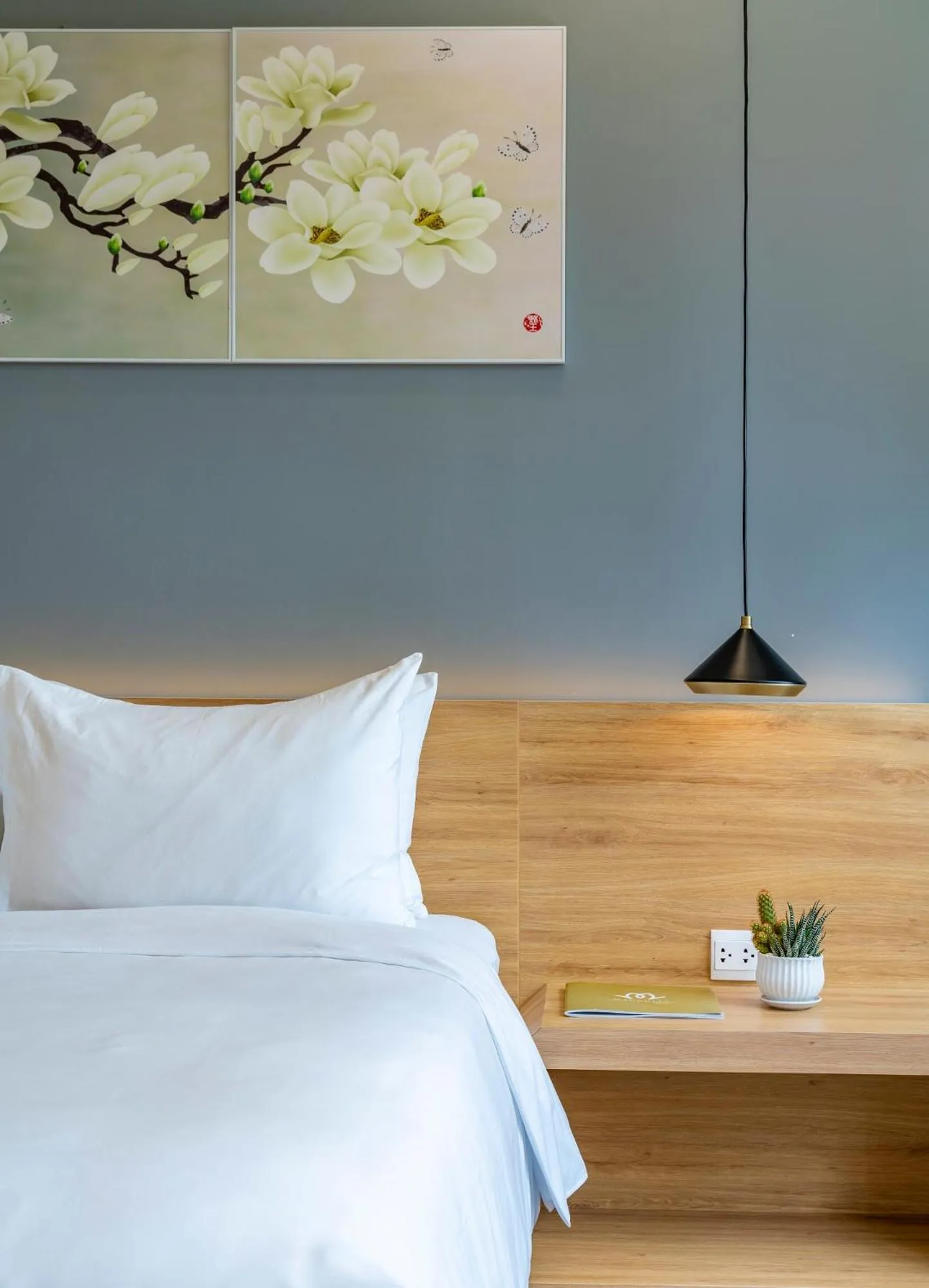 Bed in Magnolia Hotel