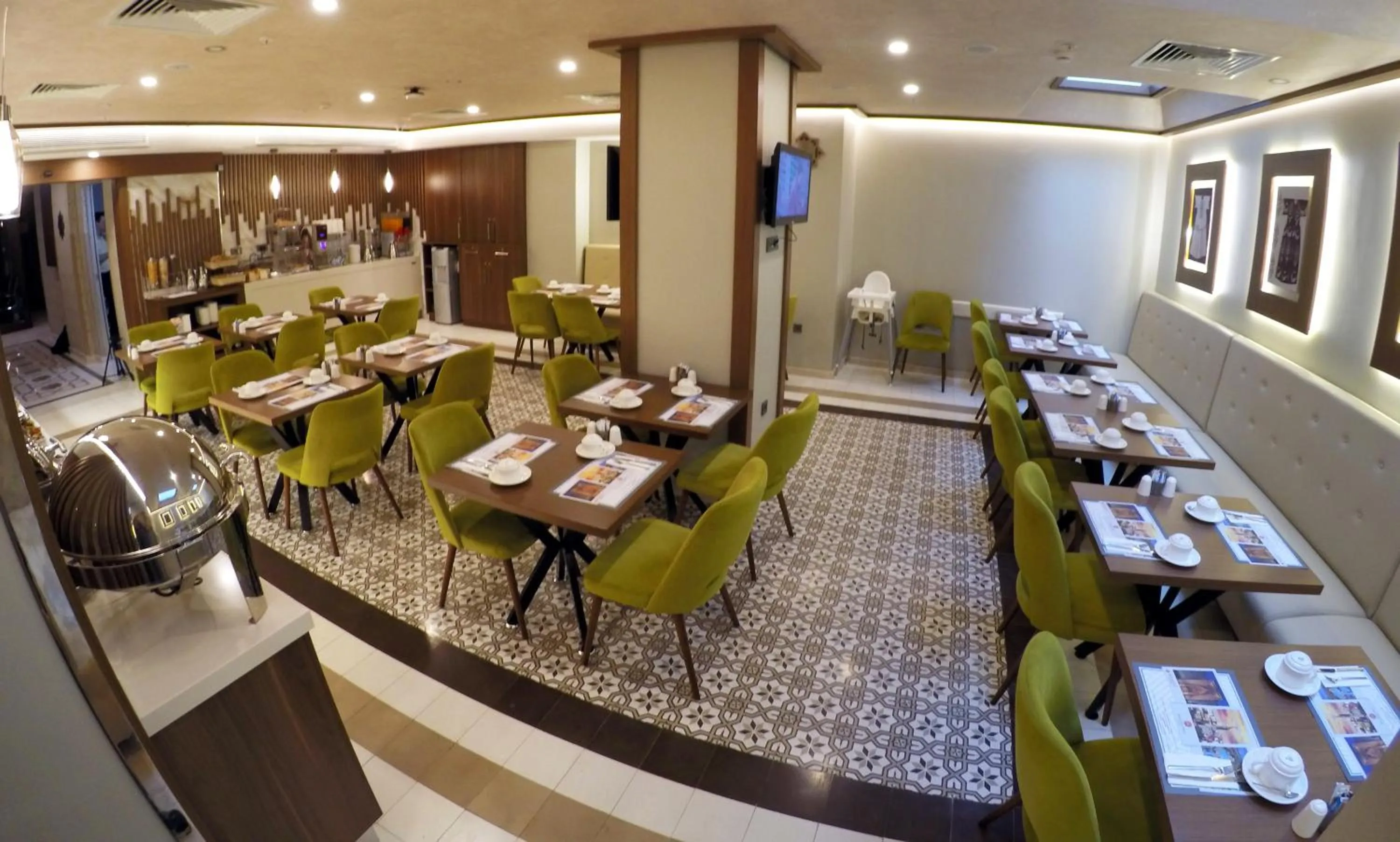 Food and drinks in Mukarnas Taksim Hotel