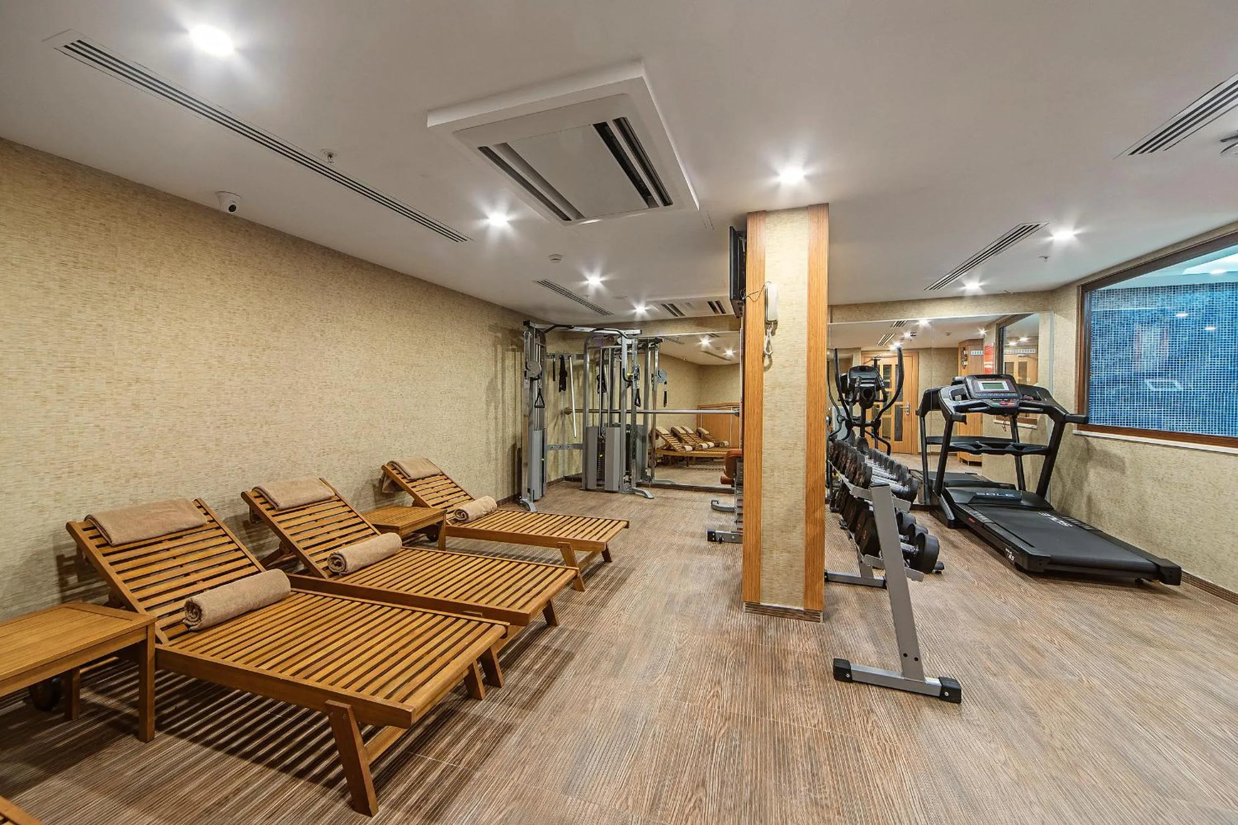 Fitness centre/facilities in Mukarnas Taksim Hotel