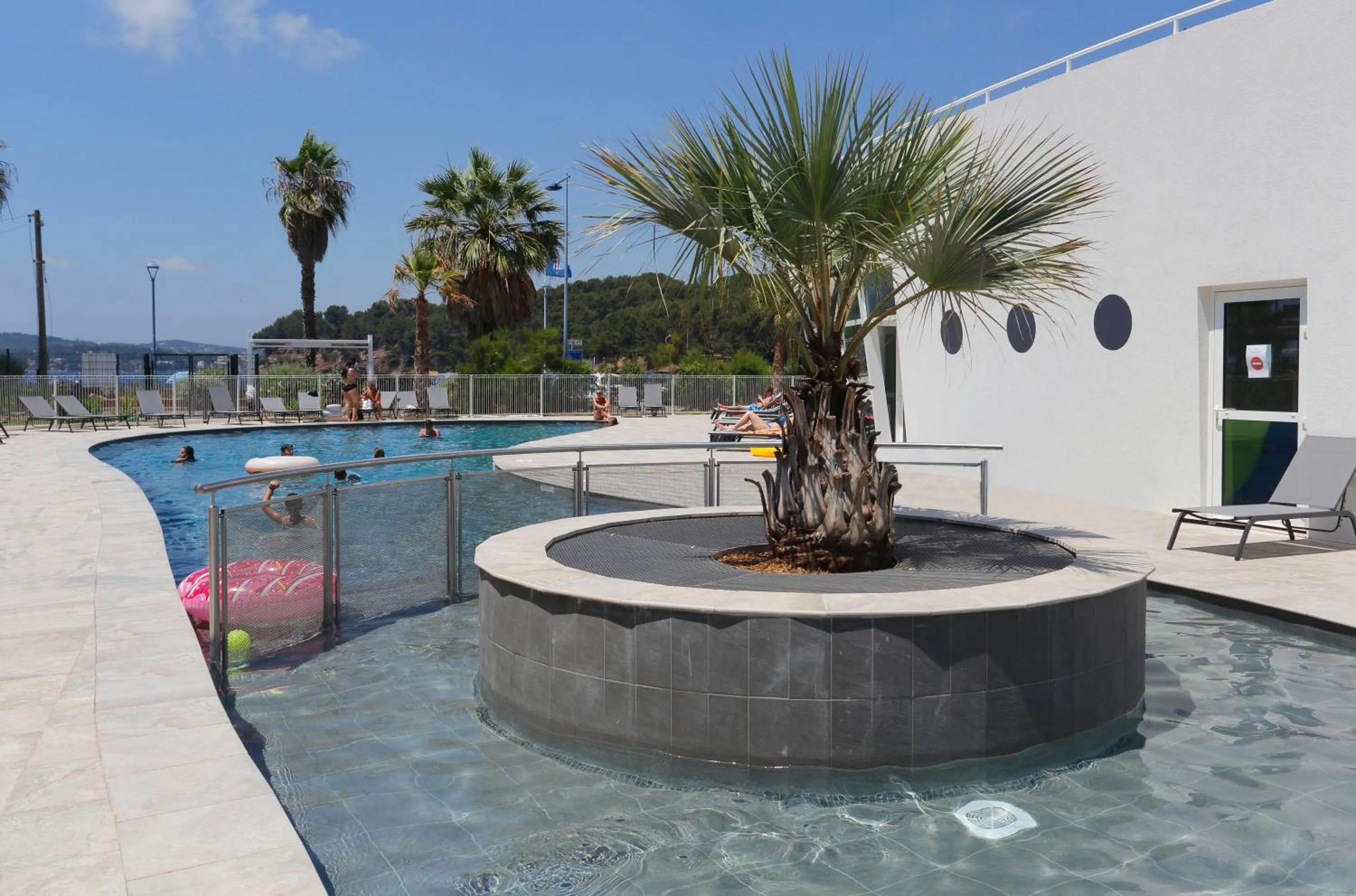 Swimming pool in Résidence Néméa Le Cap Azur