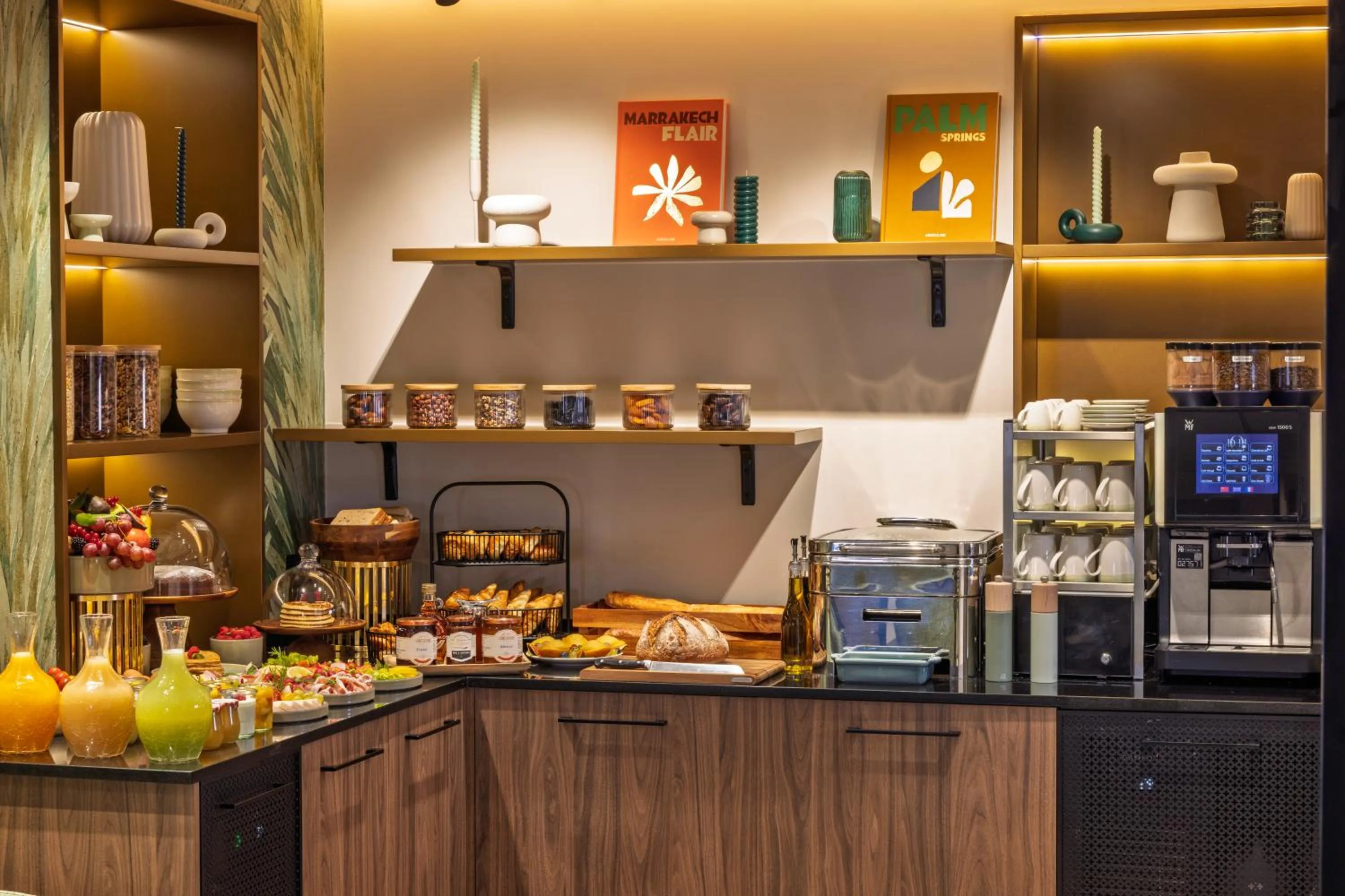 Buffet breakfast in Hôtel Théorème