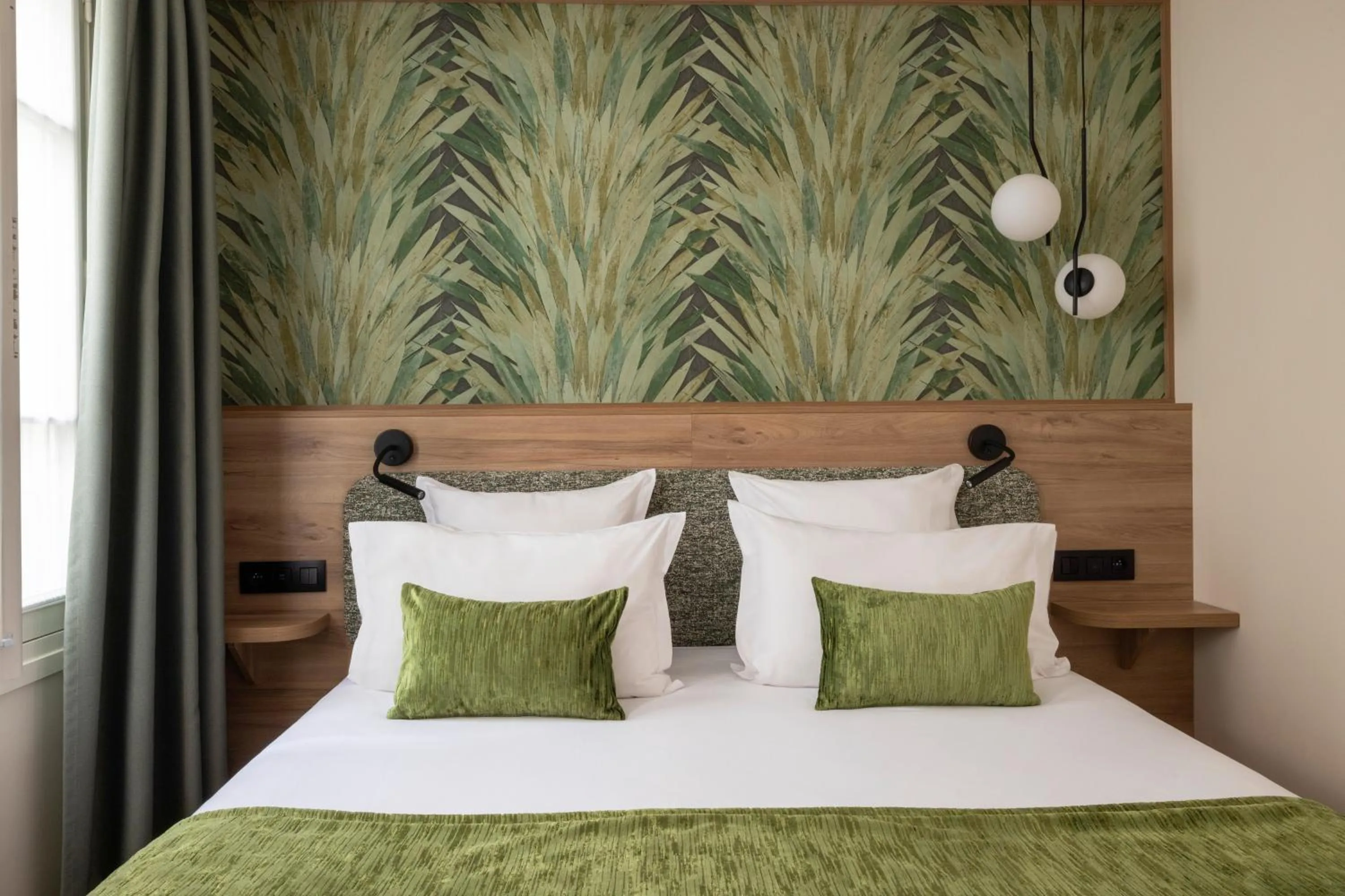 Bed in Hôtel Théorème