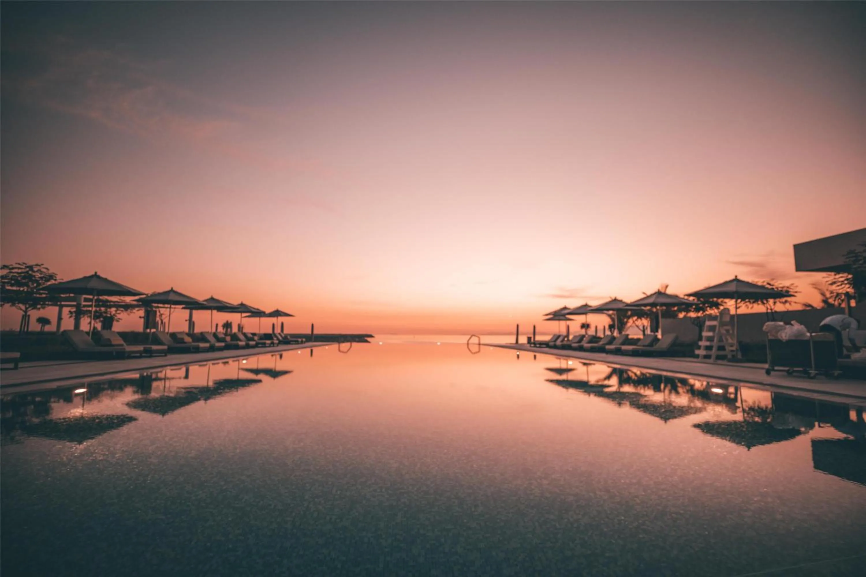 Pool view in Kempinski Hotel Muscat