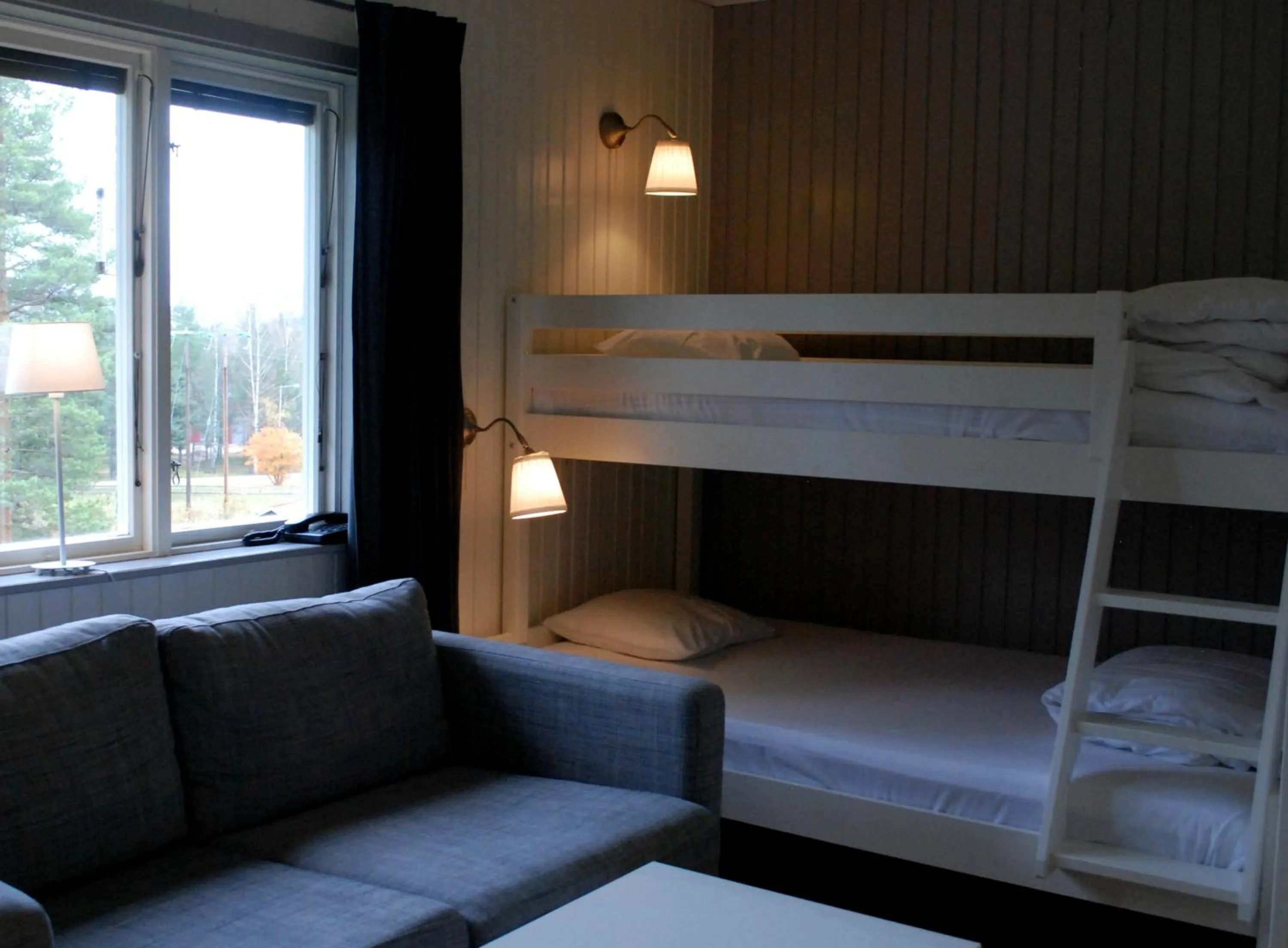 Shower, Bed in Hotell Moskogen