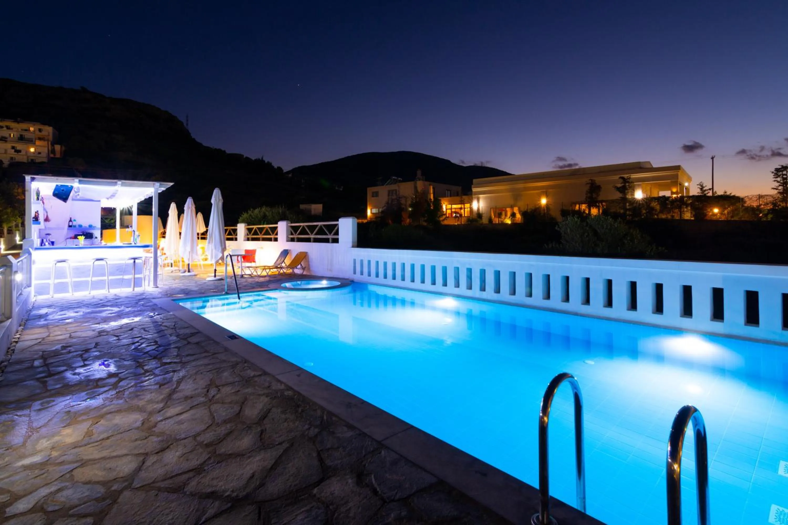 Night in Okirroi Villas Chersonissos
