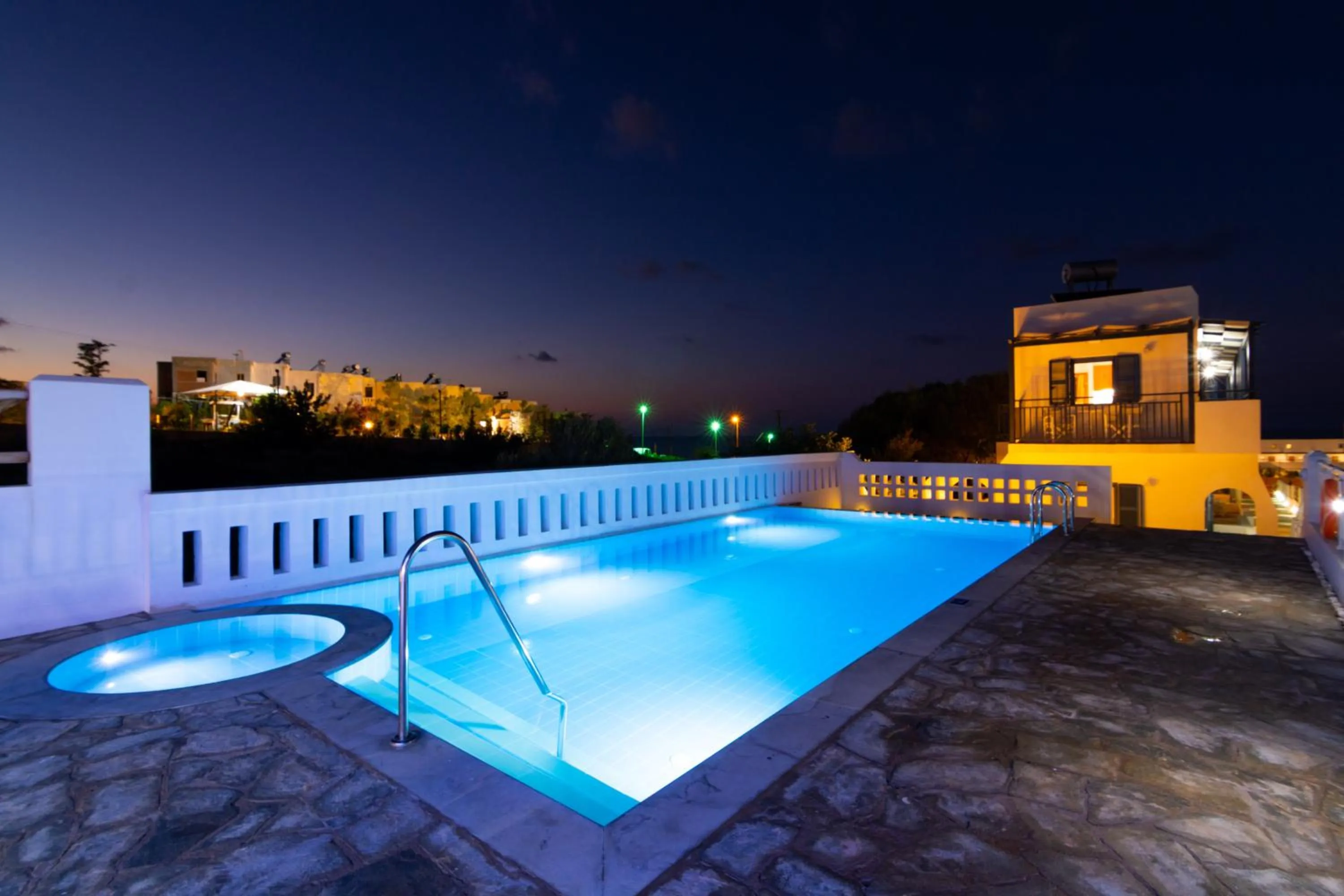 Night in Okirroi Villas Chersonissos