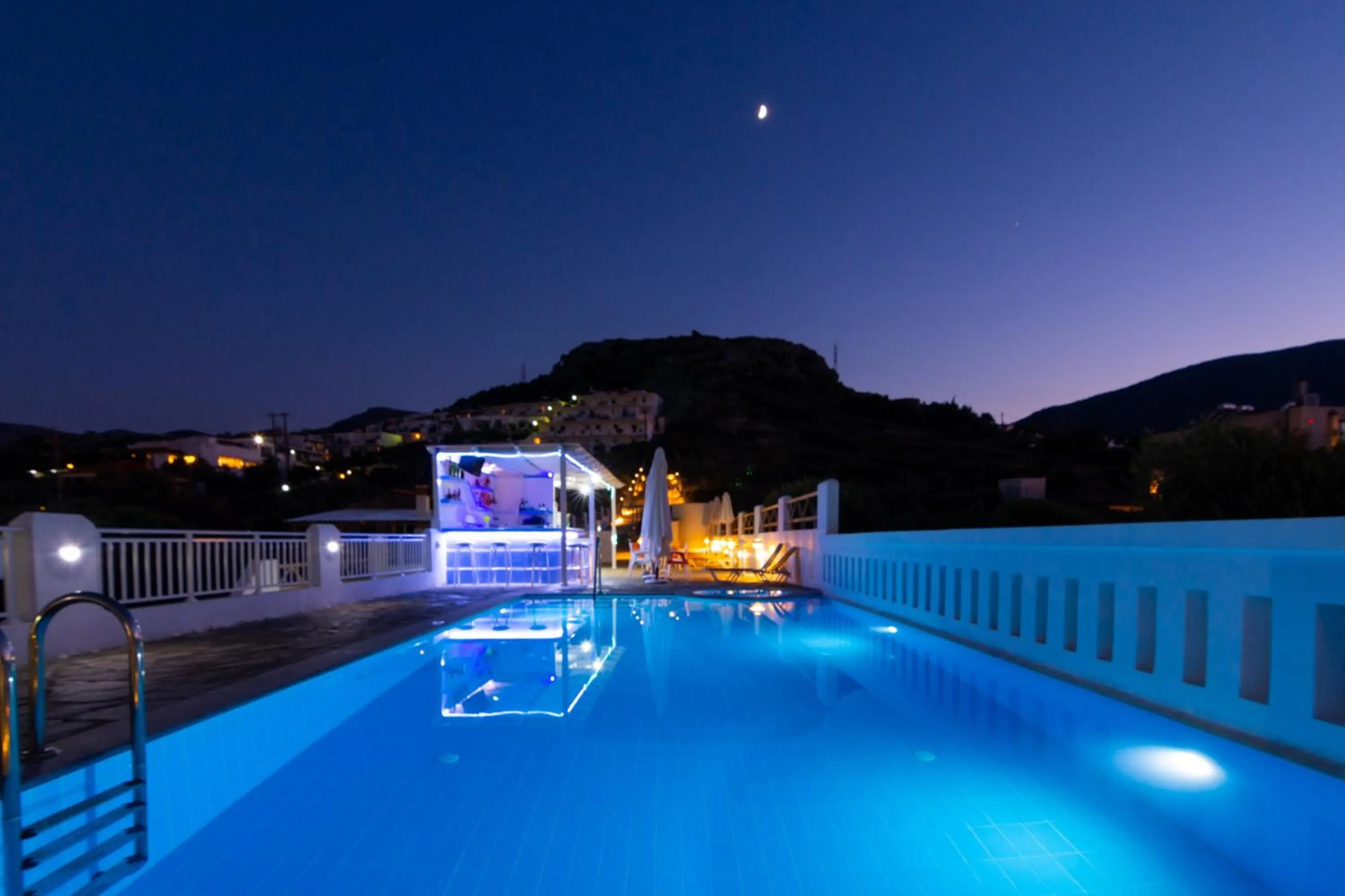 Swimming pool in Okirroi Villas Chersonissos