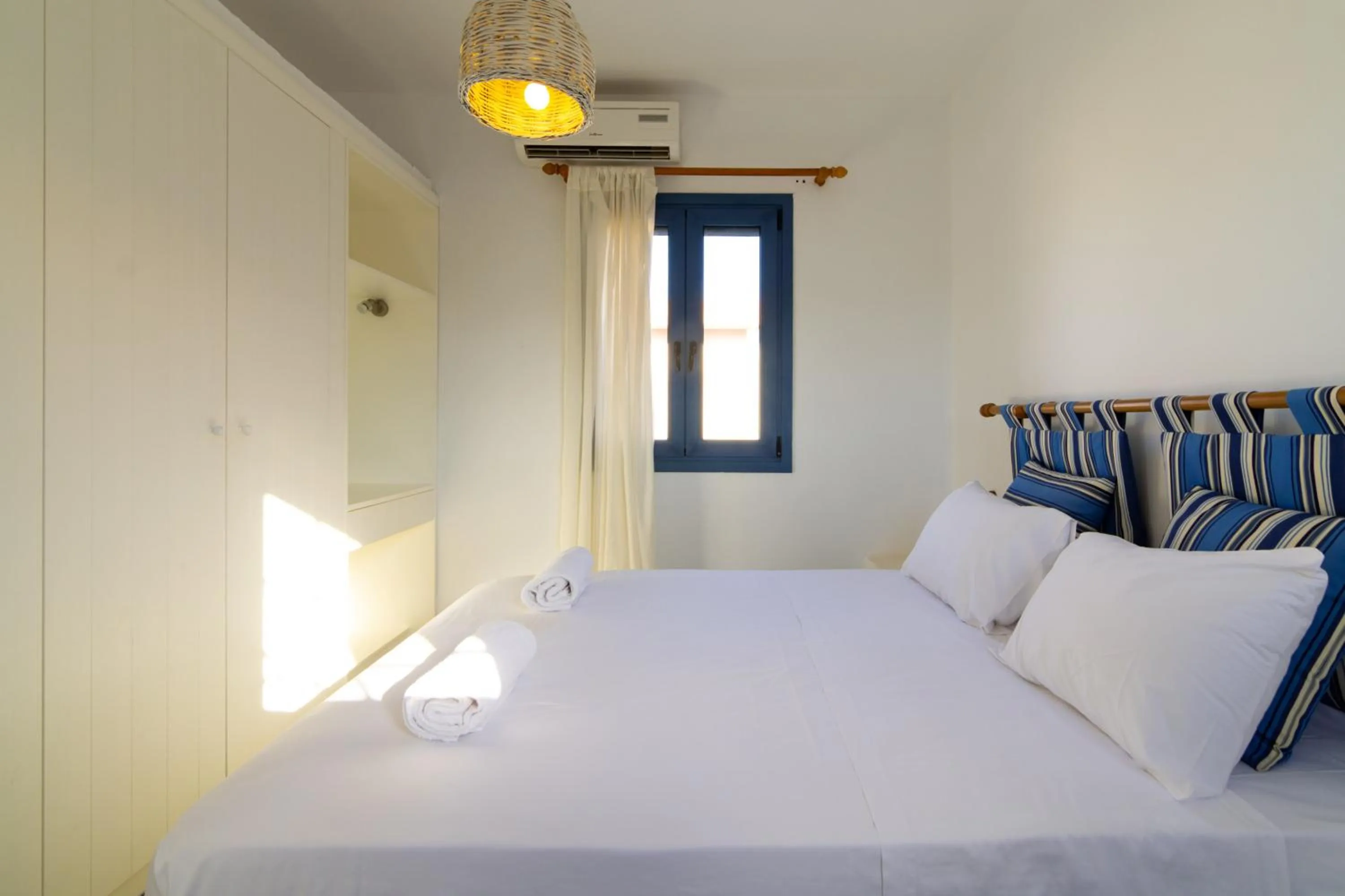 Bed in Okirroi Villas Chersonissos