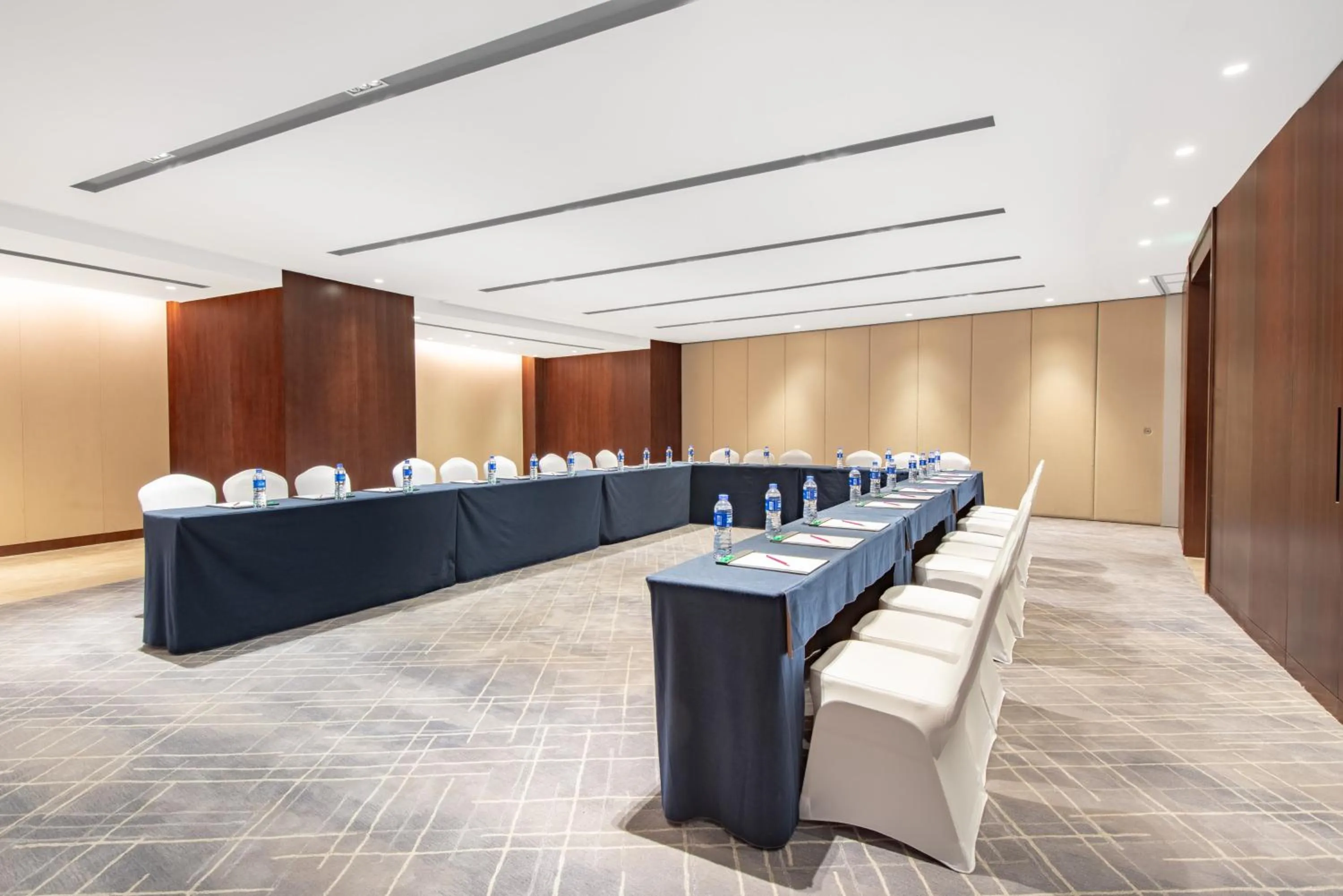 Meeting/conference room in Crowne Plaza Zhuhai City Center by IHG