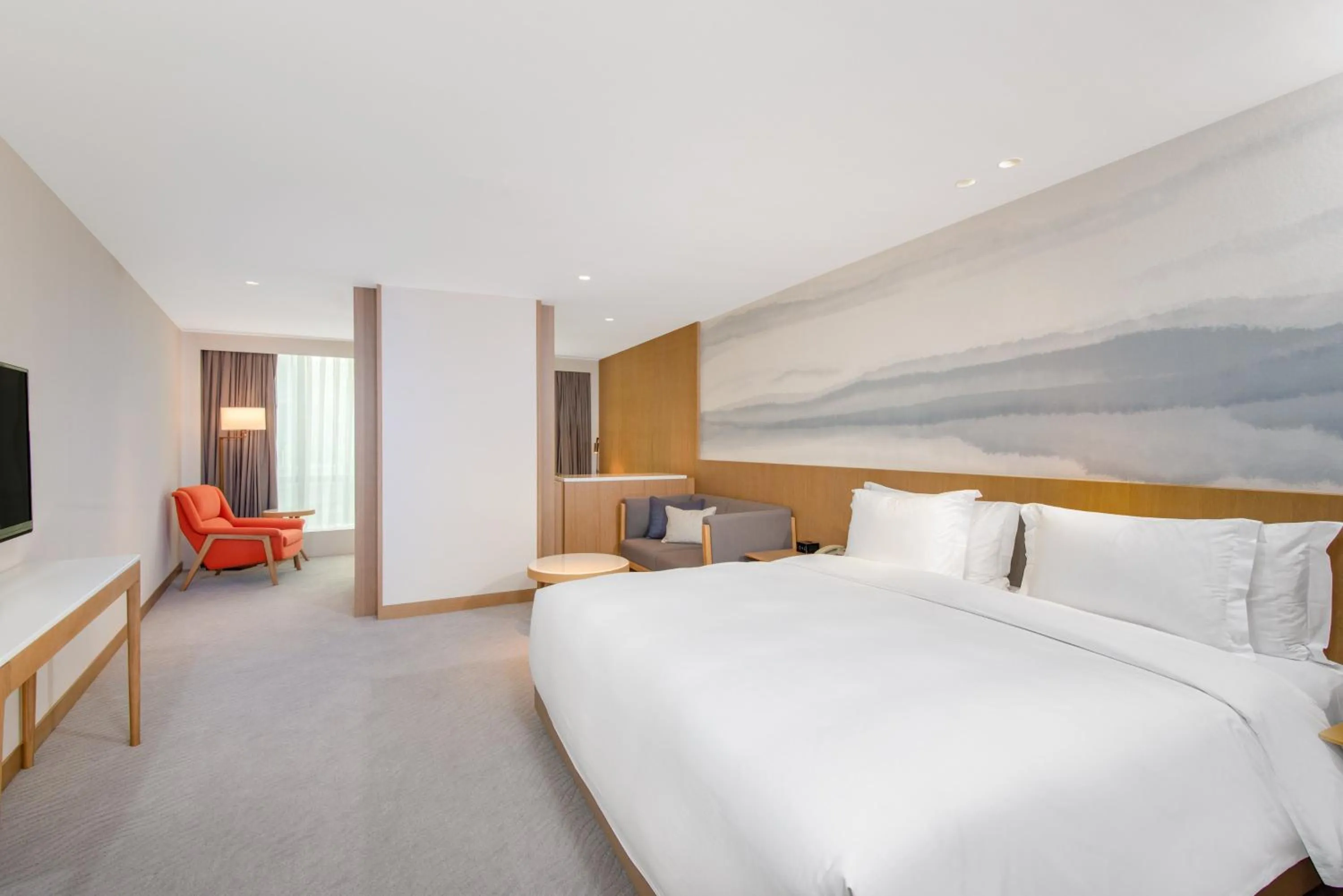 Photo of the whole room, Bed in Crowne Plaza Zhuhai City Center by IHG