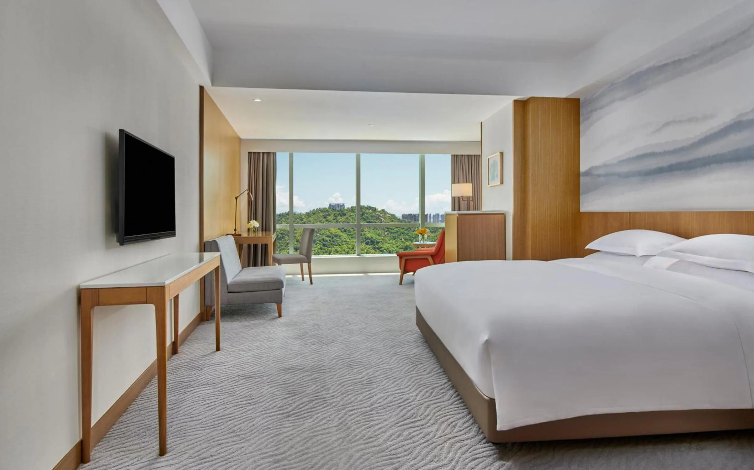 Photo of the whole room, Bed in Crowne Plaza Zhuhai City Center by IHG