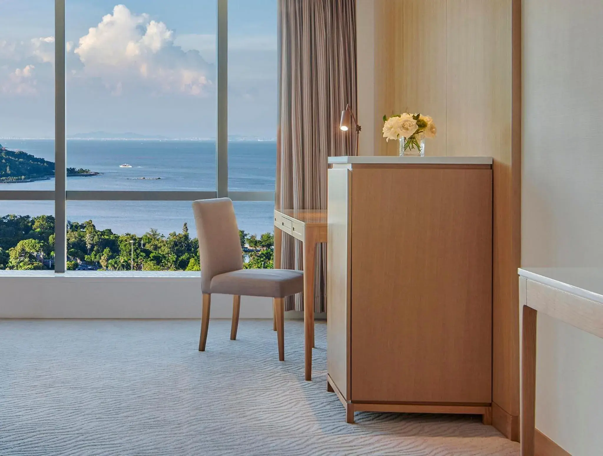 Standard King Room with Sea View - Lounge Access in Crowne Plaza Zhuhai City Center by IHG Standard King Room with Sea View - Lounge Access in Crowne Plaza Zhuhai City Center by IHG