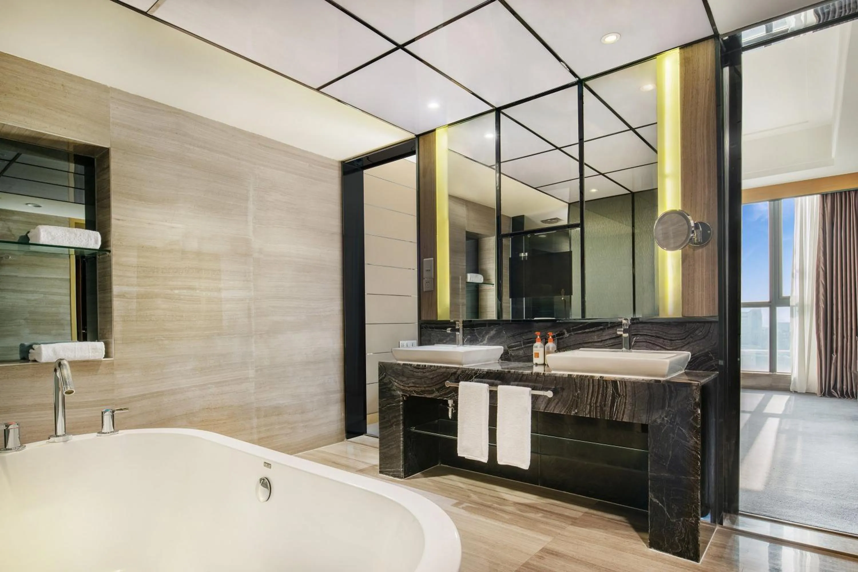 Photo of the whole room in Crowne Plaza Shenzhen Longgang City Centre by IHG