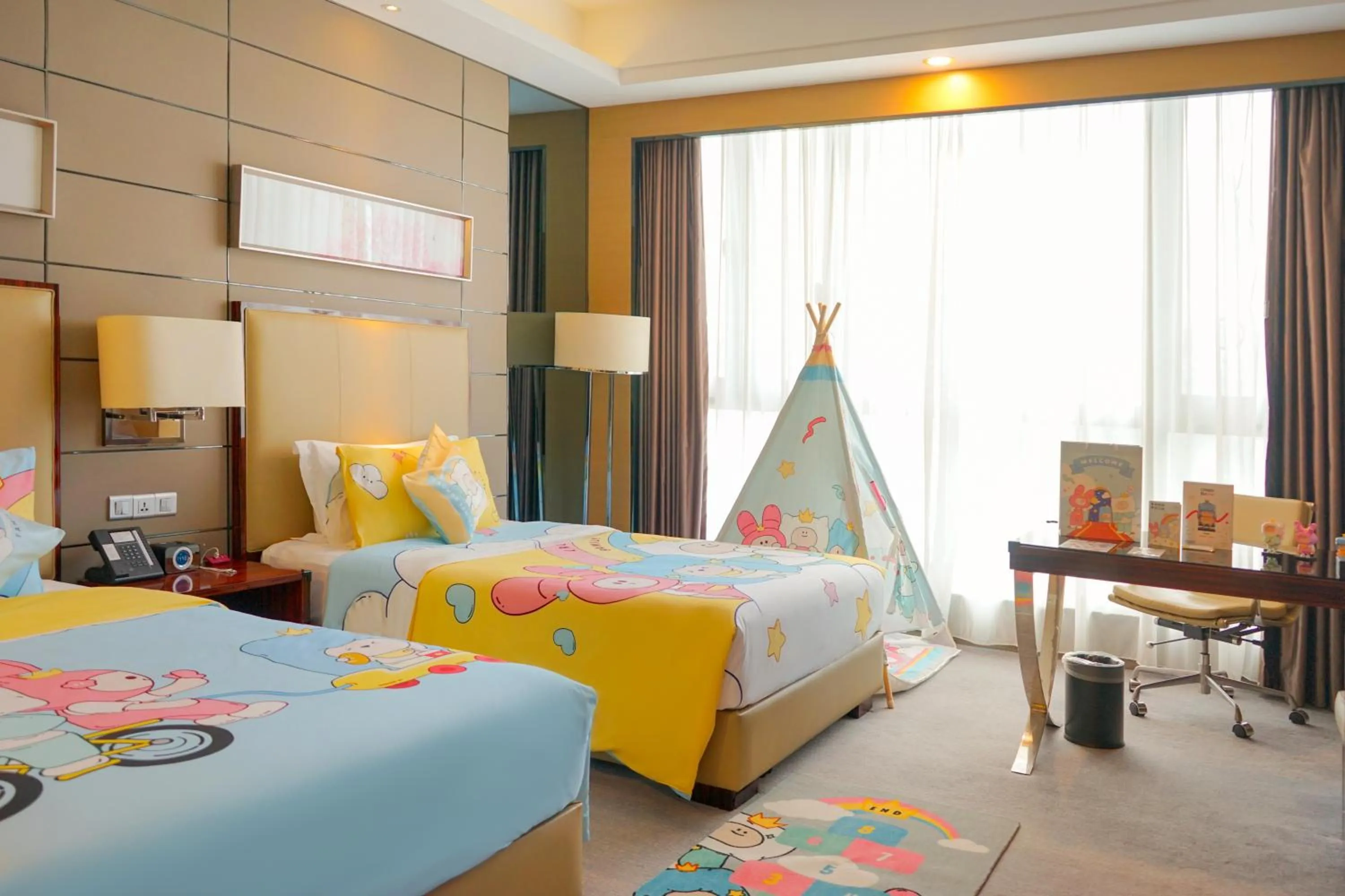 Bedroom, Bed in Crowne Plaza Shenzhen Longgang City Centre by IHG