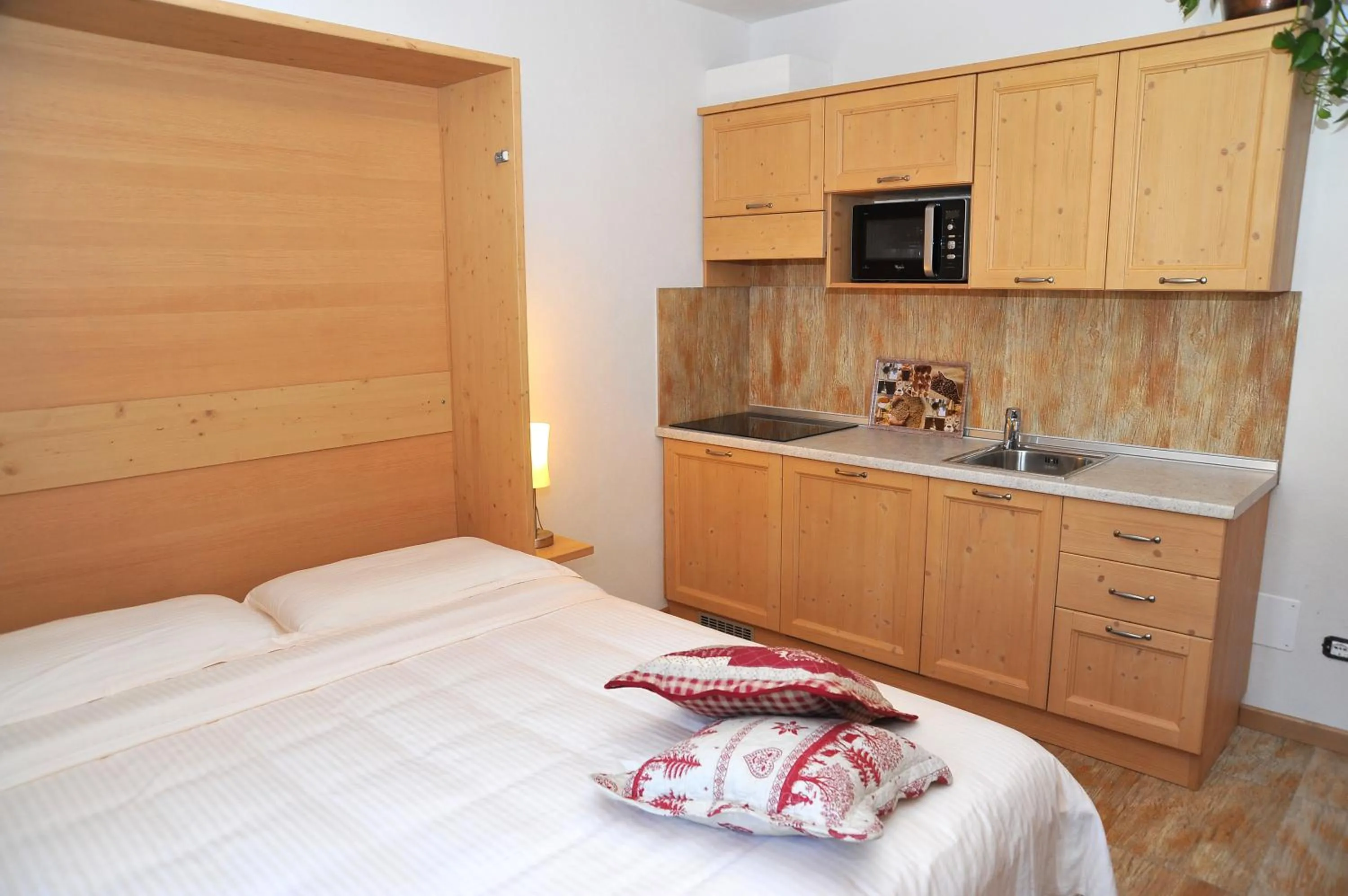 Photo of the whole room, Bed in Albergo Stelvio