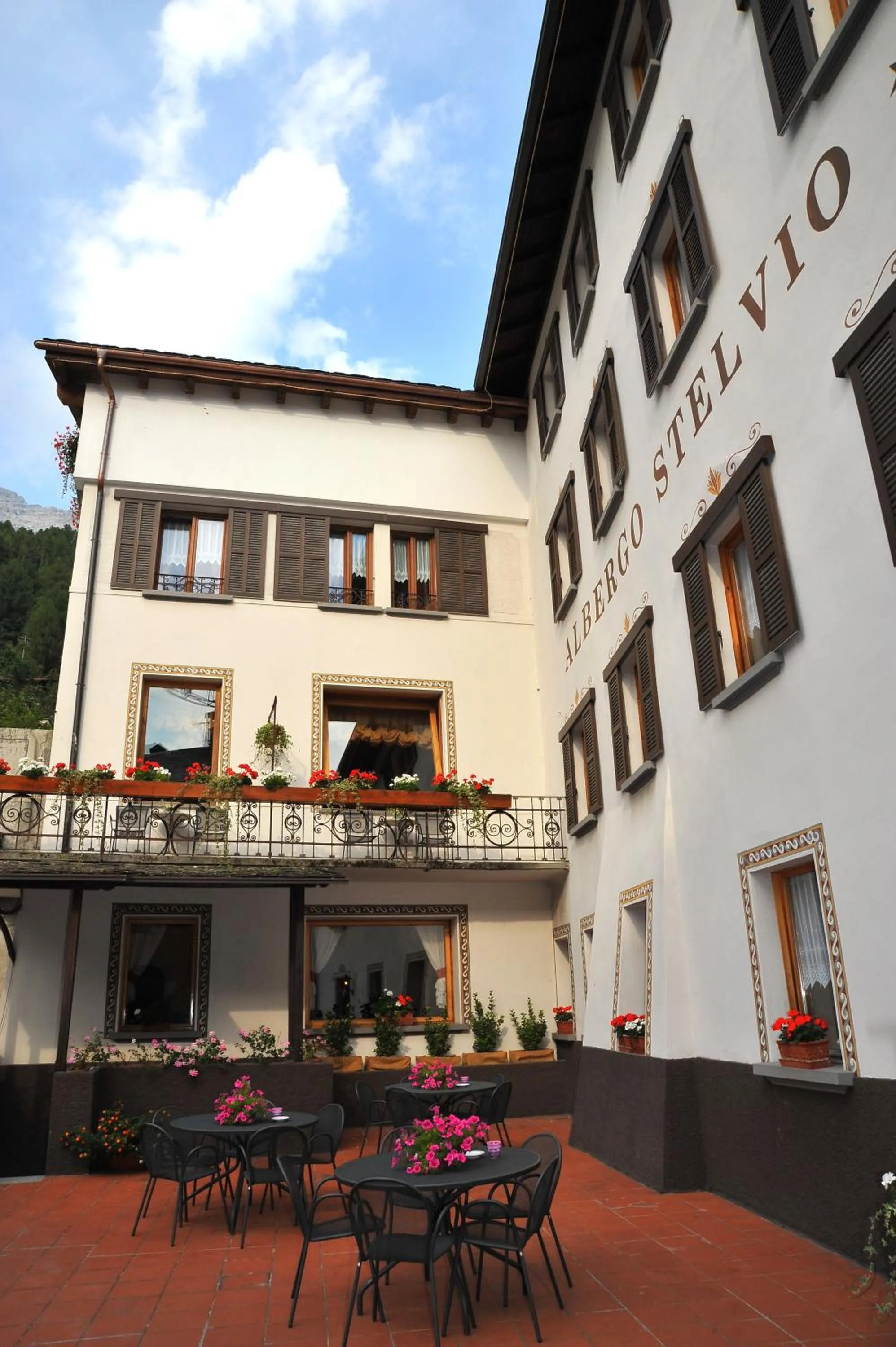 Facade/entrance in Albergo Stelvio