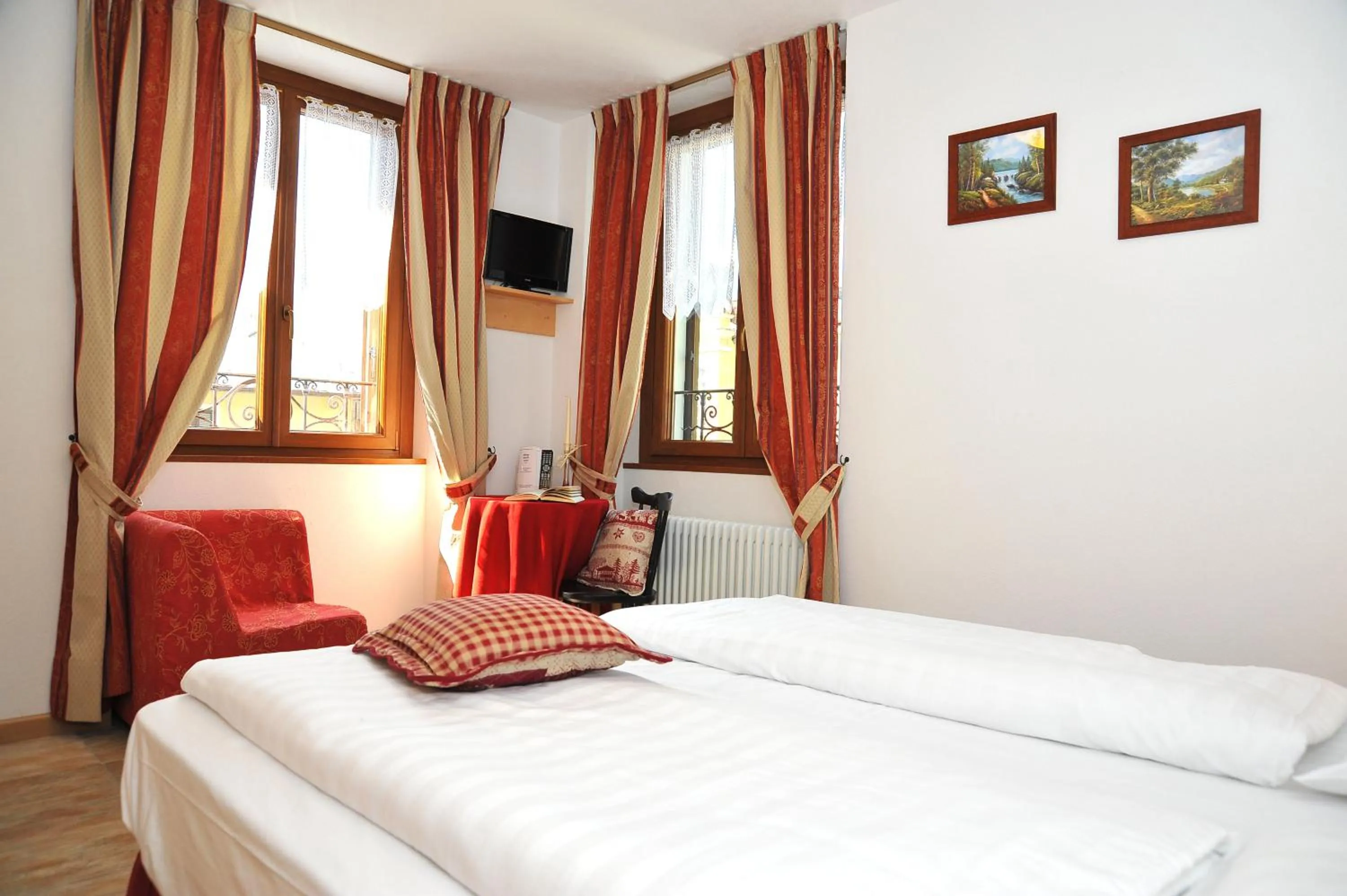 Photo of the whole room, Bed in Albergo Stelvio