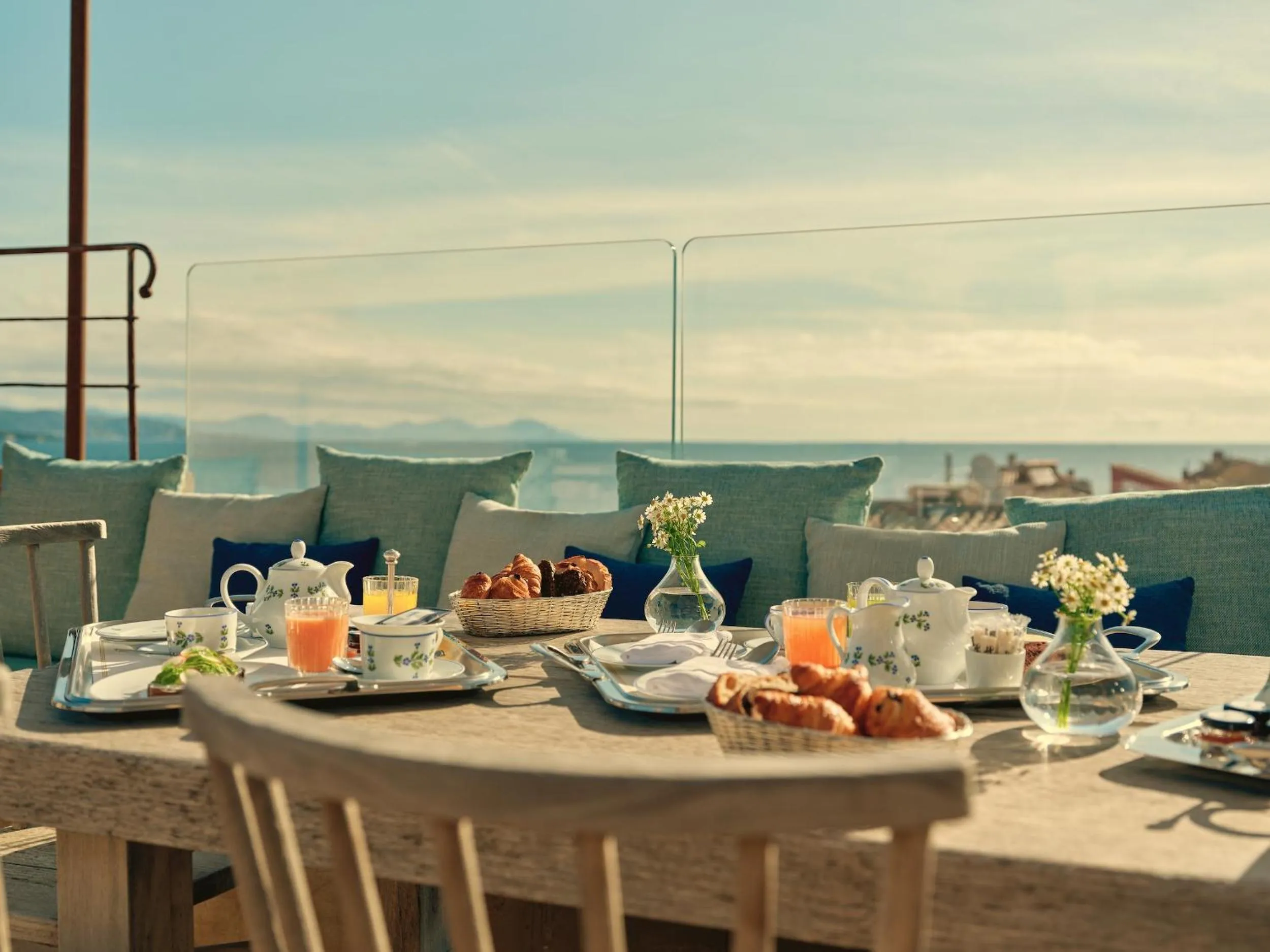 Patio in Hotel la Ponche
