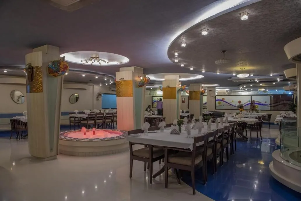 Restaurant/places to eat in Hotel Surbhi