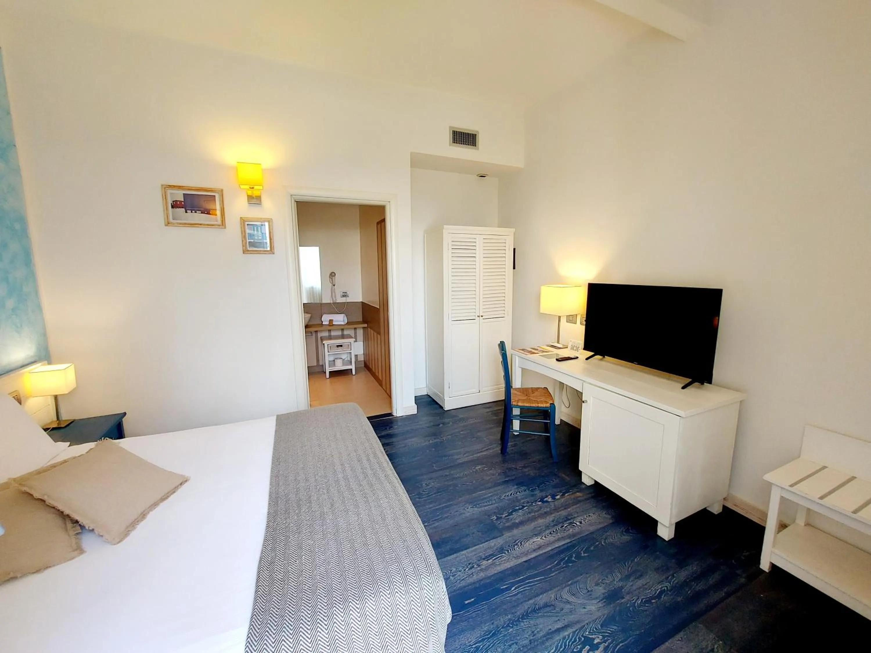 Photo of the whole room, Bed in Hotel La Villa Del Mare