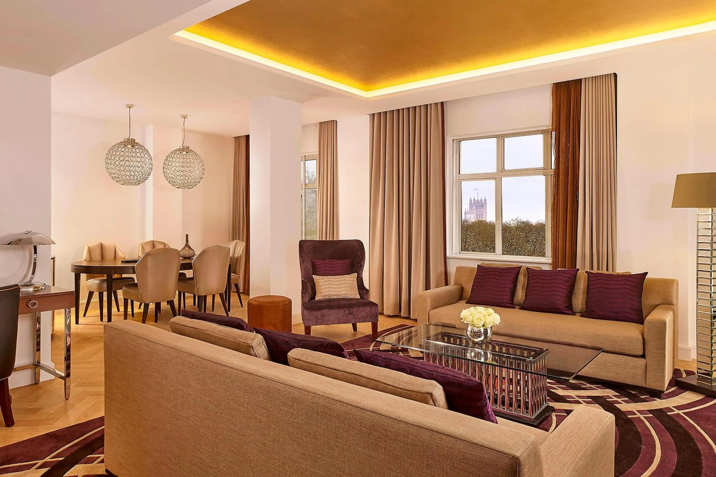 Living room in Sheraton Grand London Park Lane