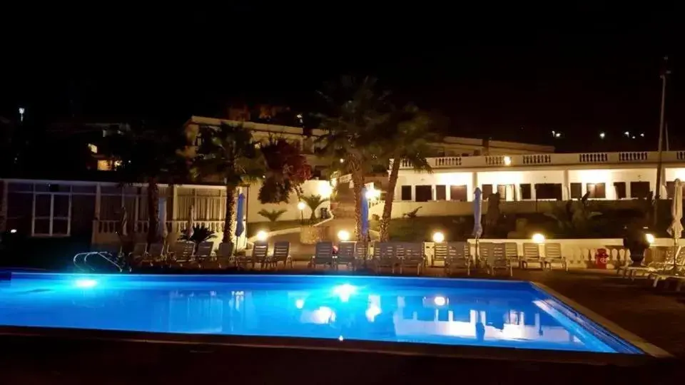 Triple Room in Hotel Diamond Residence Triple Room in Hotel Diamond Residence