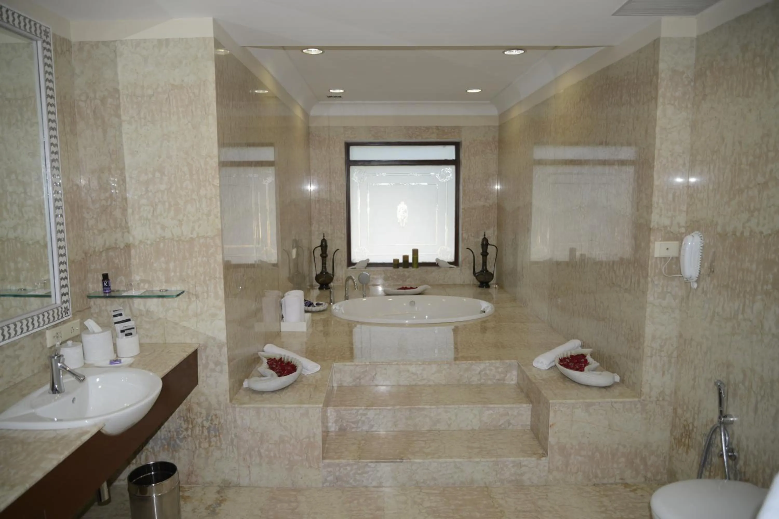 Toilet in The Lalit Laxmi Vilas Palace