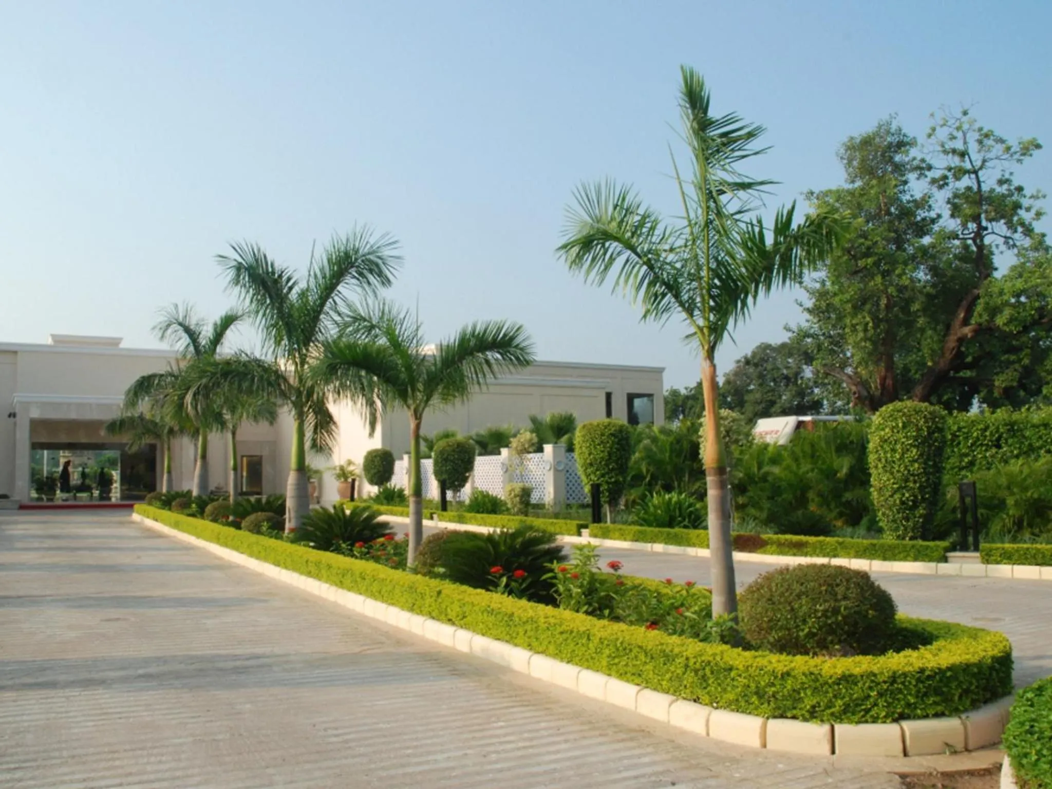 Facade/entrance in The Lalit Temple View