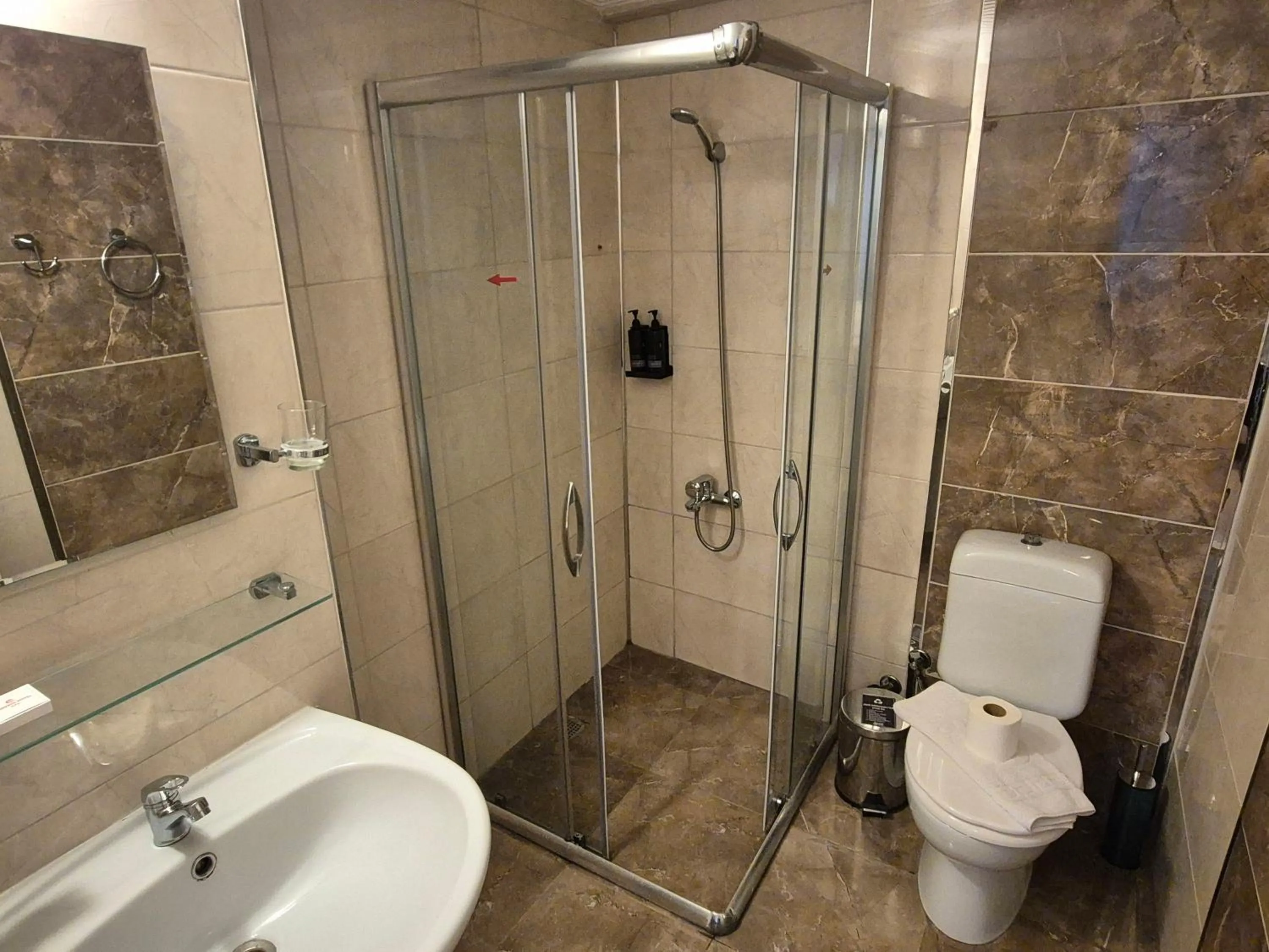 Shower in Habesos Hotel