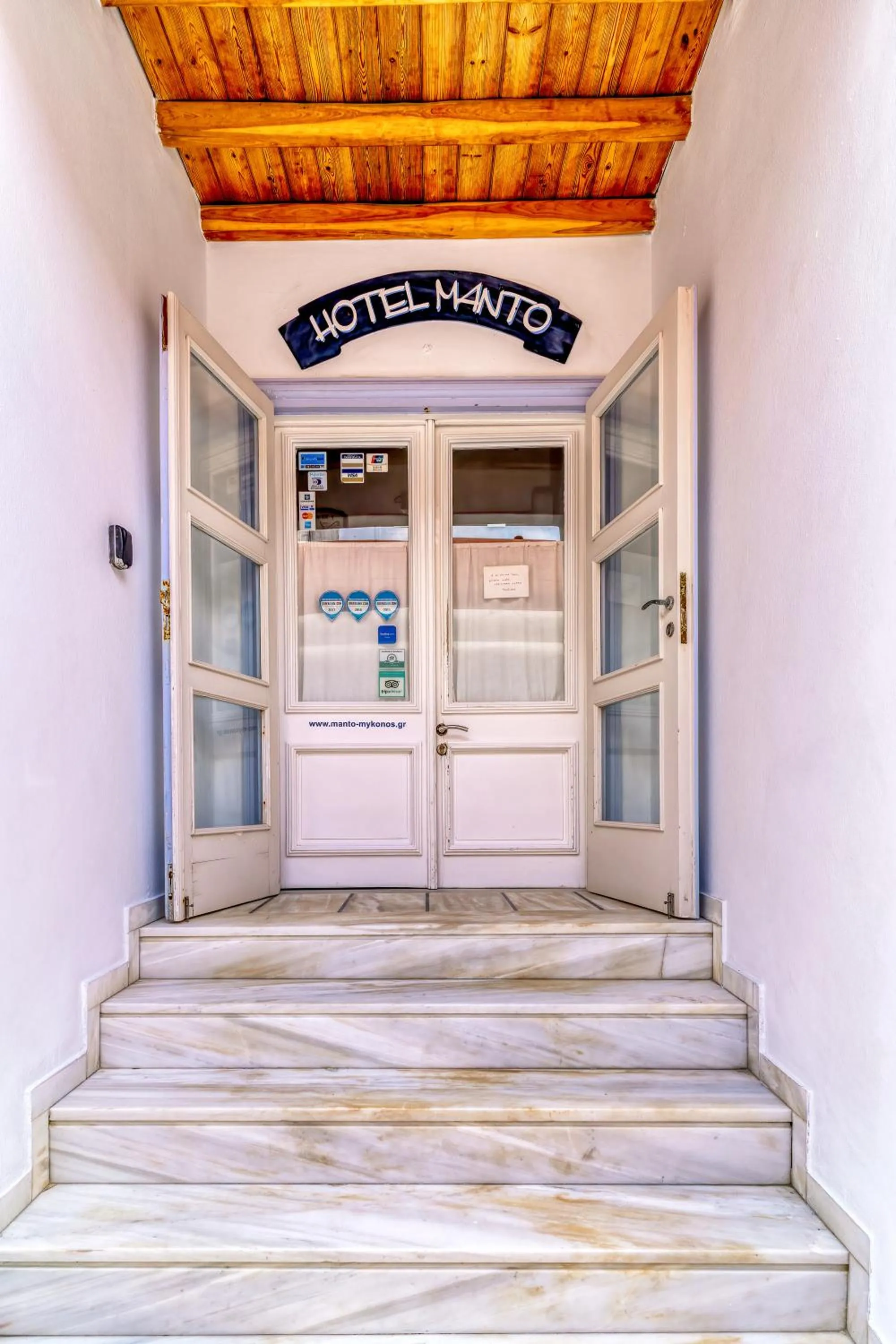 Facade/entrance in Manto Hotel