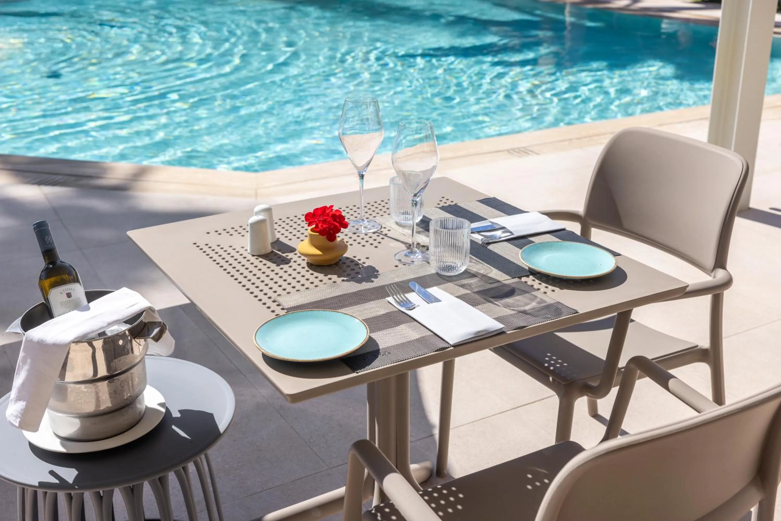 Swimming pool in Atlantis Beach Hotel