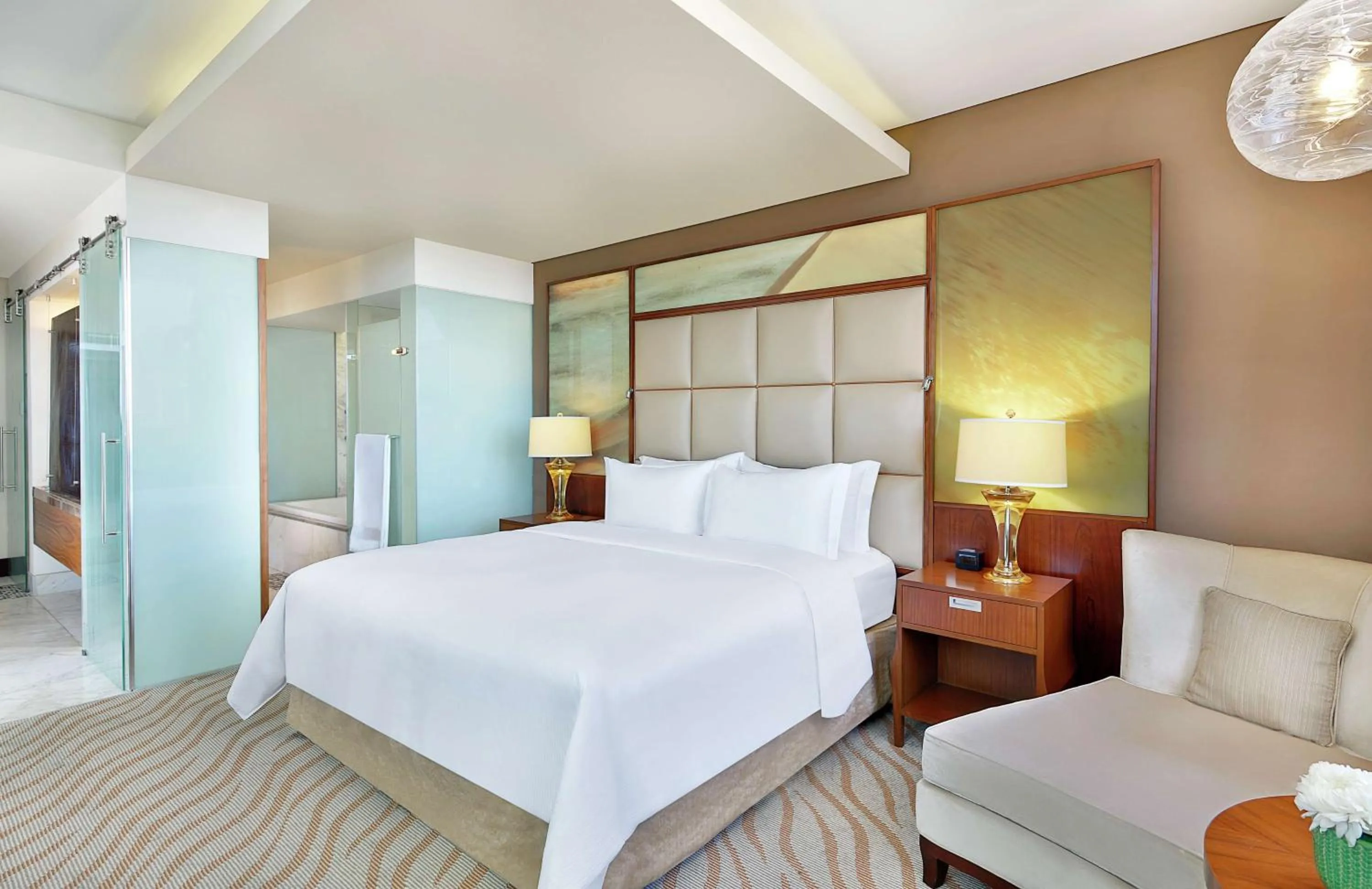 Living room, Bed in Hilton Windhoek