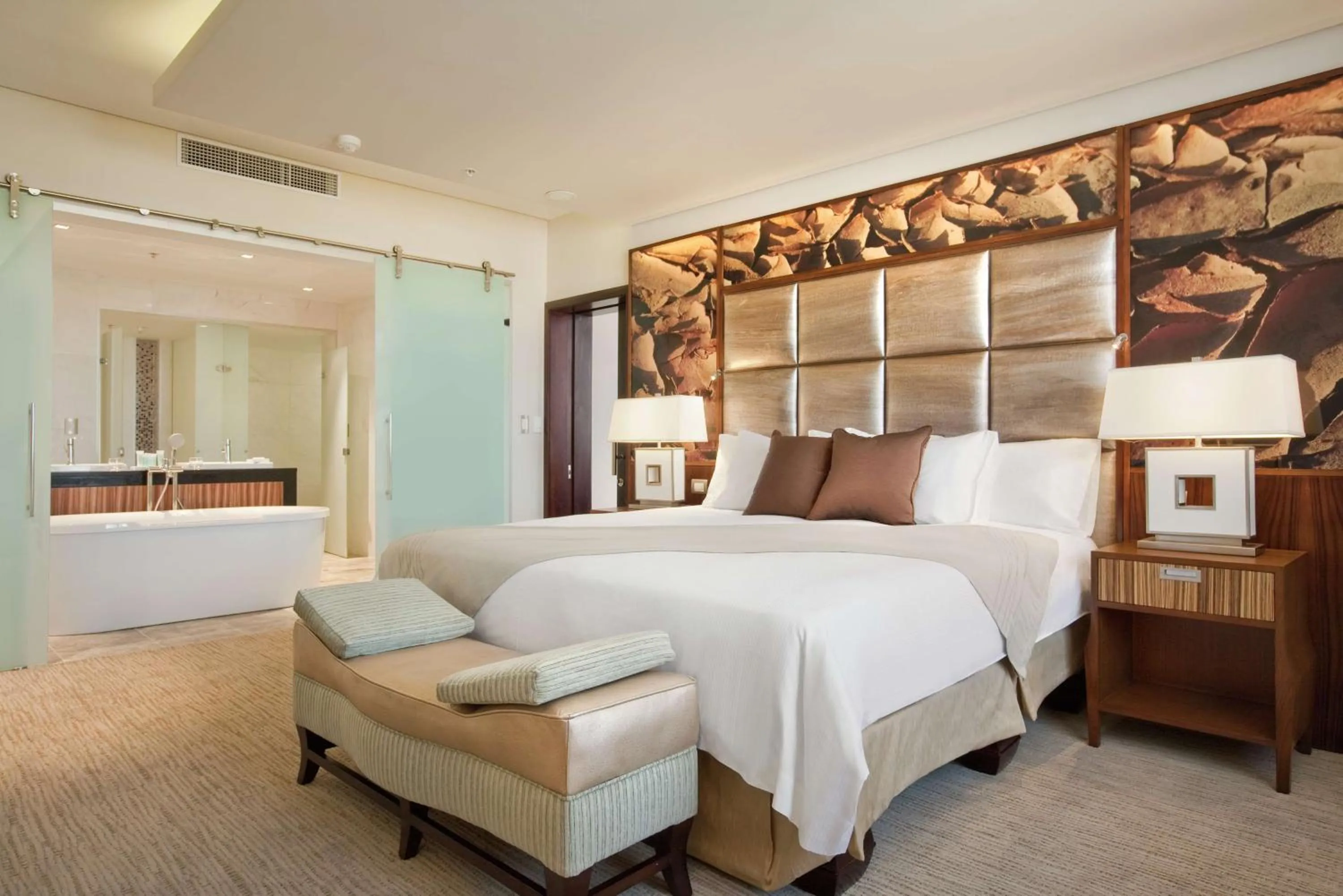 Bathroom, Bed in Hilton Windhoek