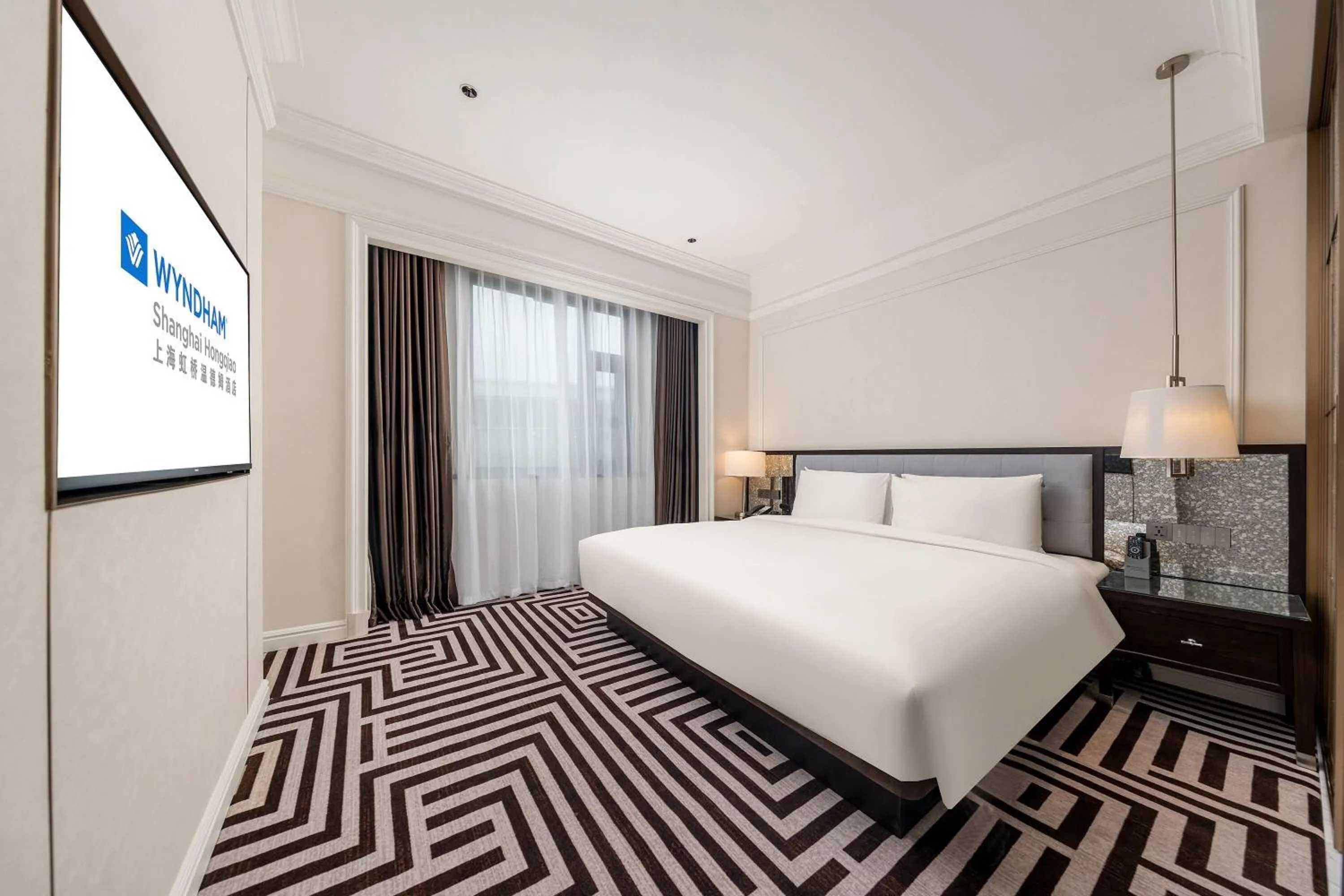 Photo of the whole room, Bed in Wyndham Shanghai Hongqiao-Near NECC