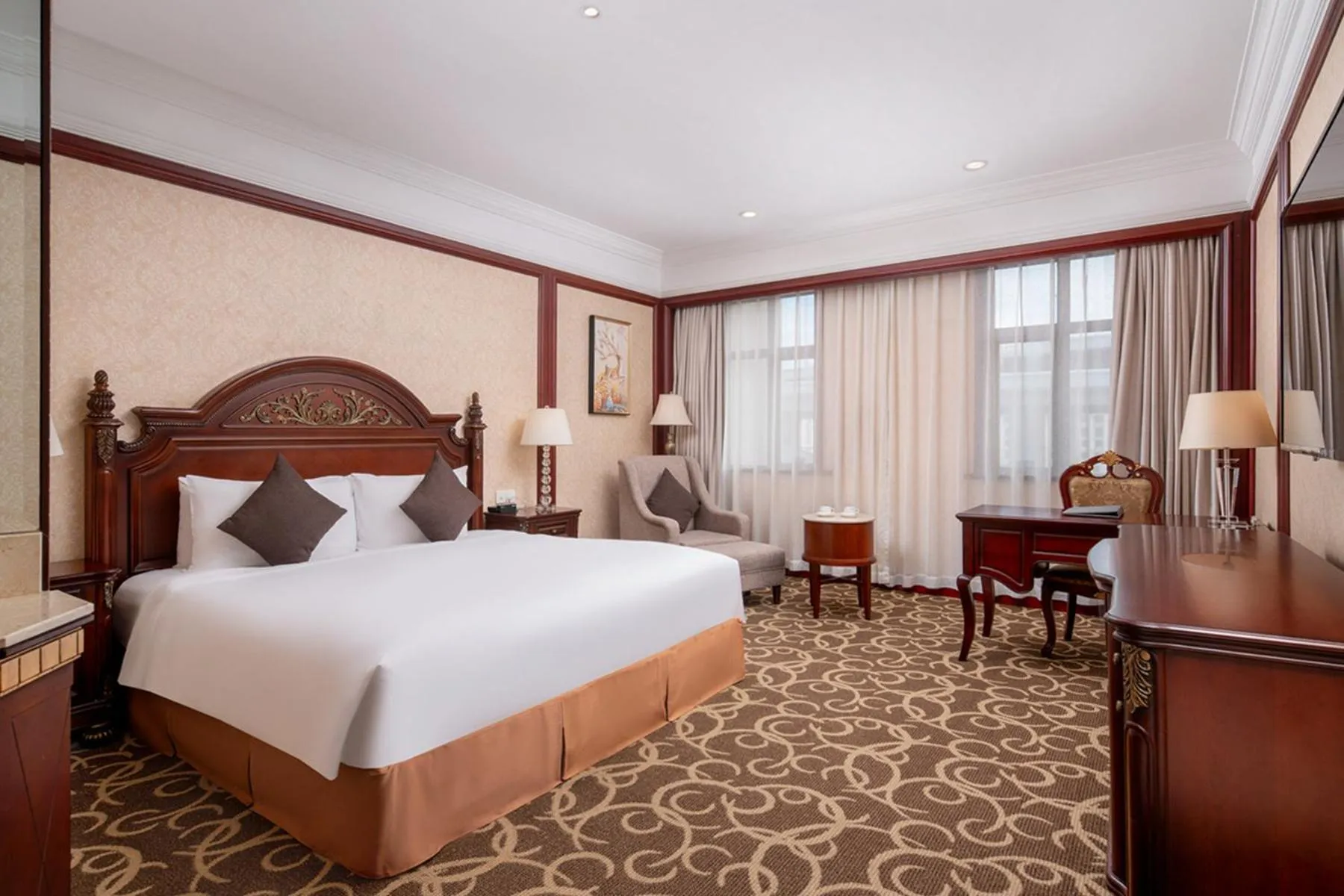 Bed in Wyndham Shanghai Hongqiao-Near NECC