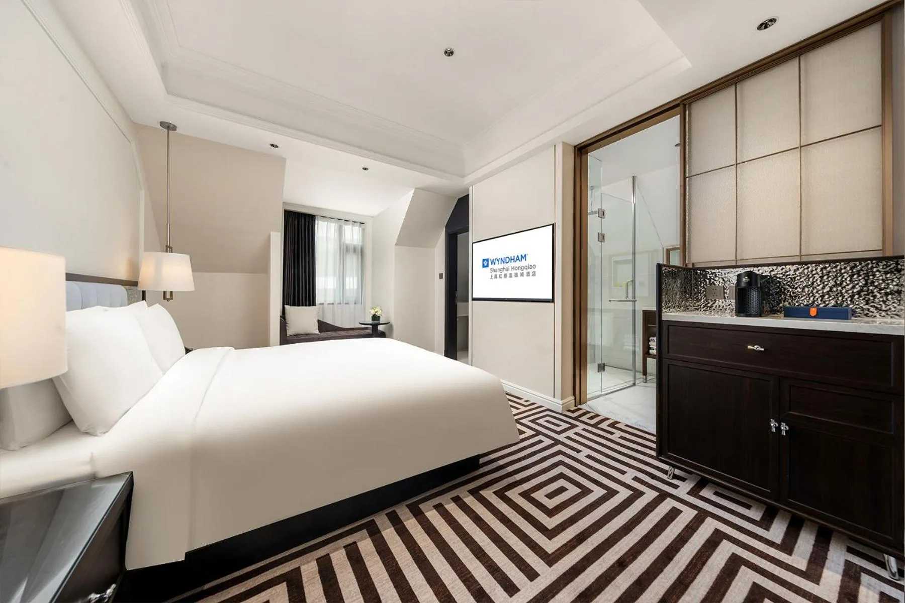 Photo of the whole room, Bed in Wyndham Shanghai Hongqiao-Near NECC