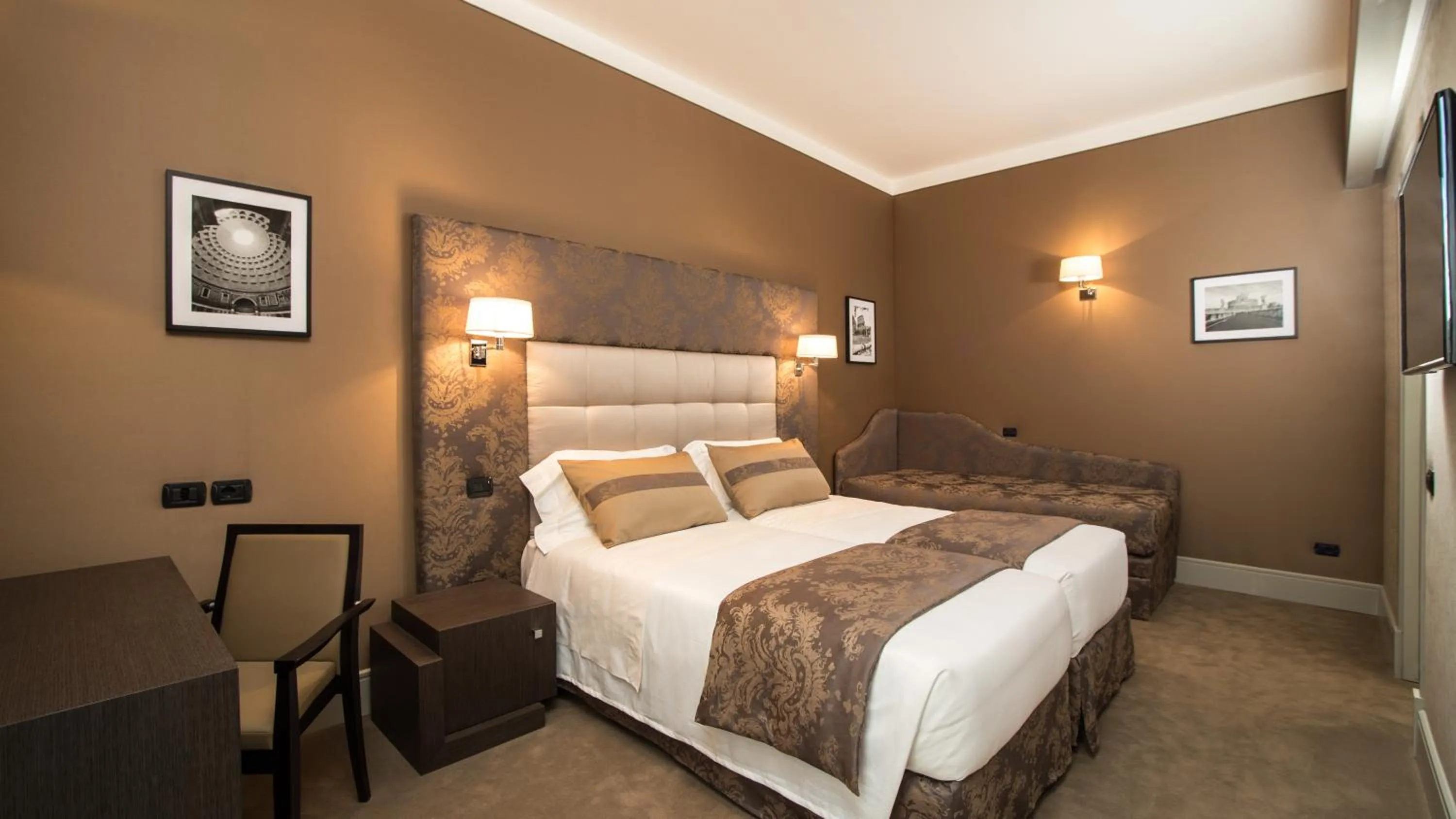 Bed in Monti Palace Hotel