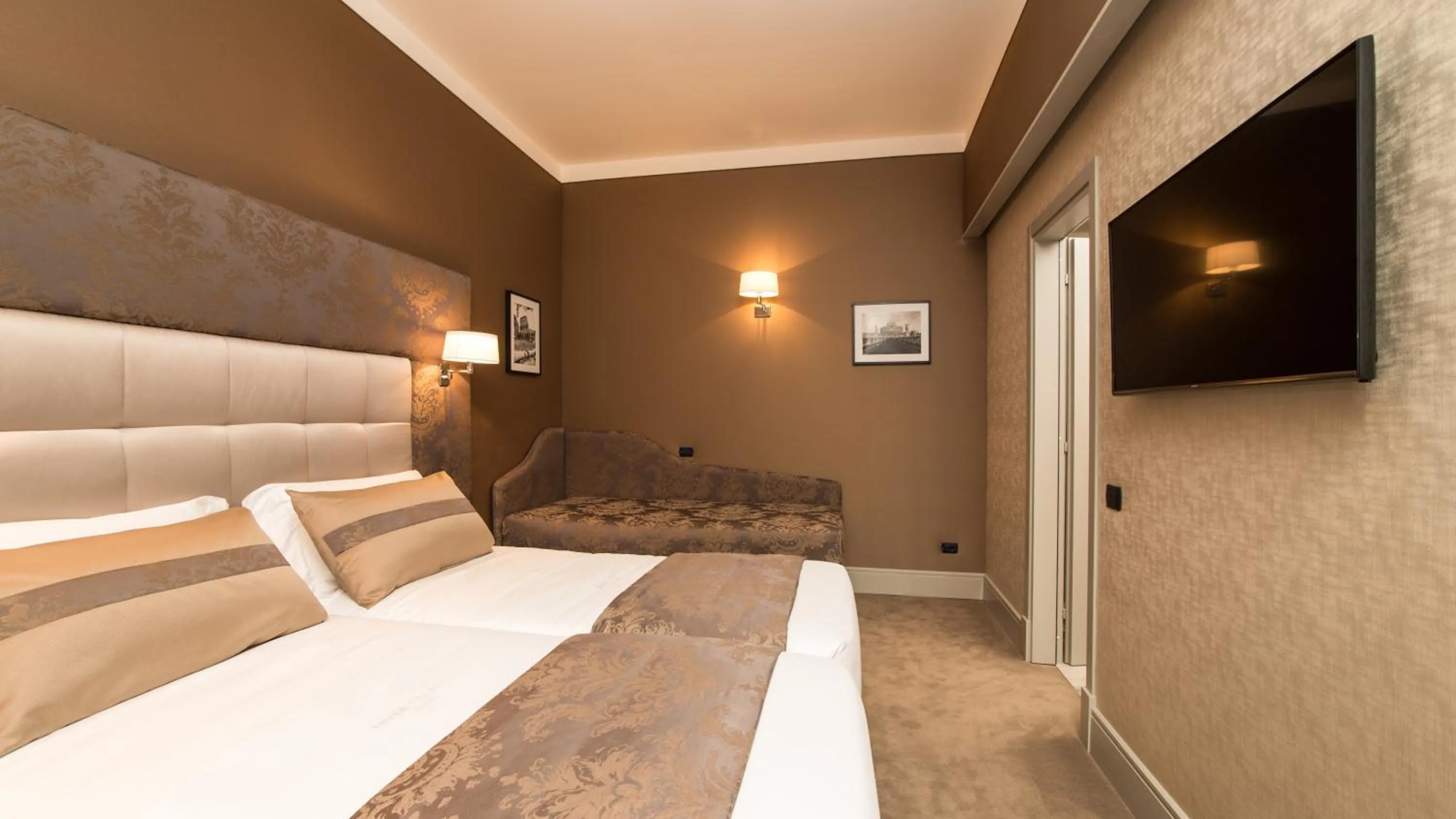 Bed in Monti Palace Hotel