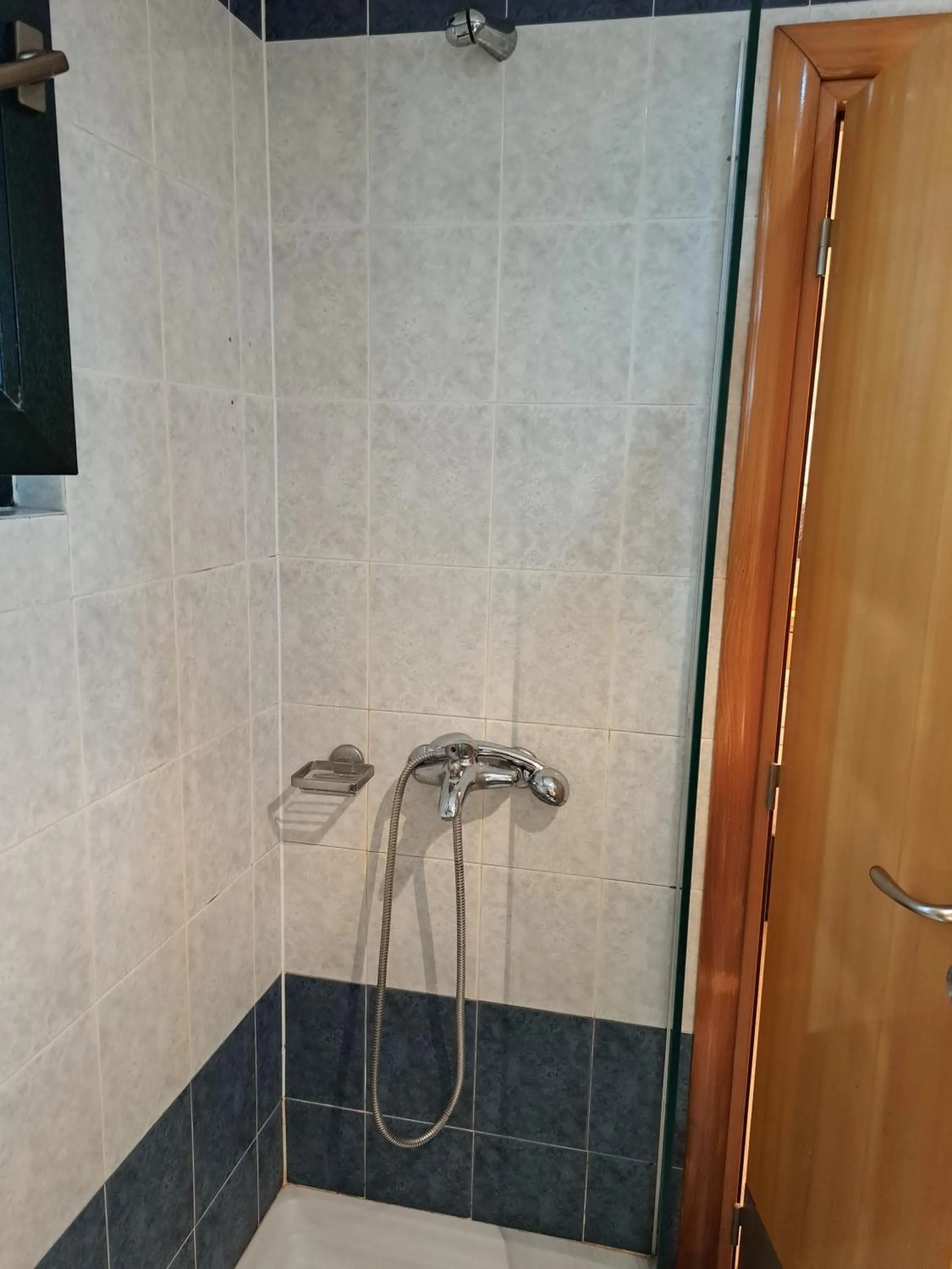 Shower in Nefeli Hotel Alimos
